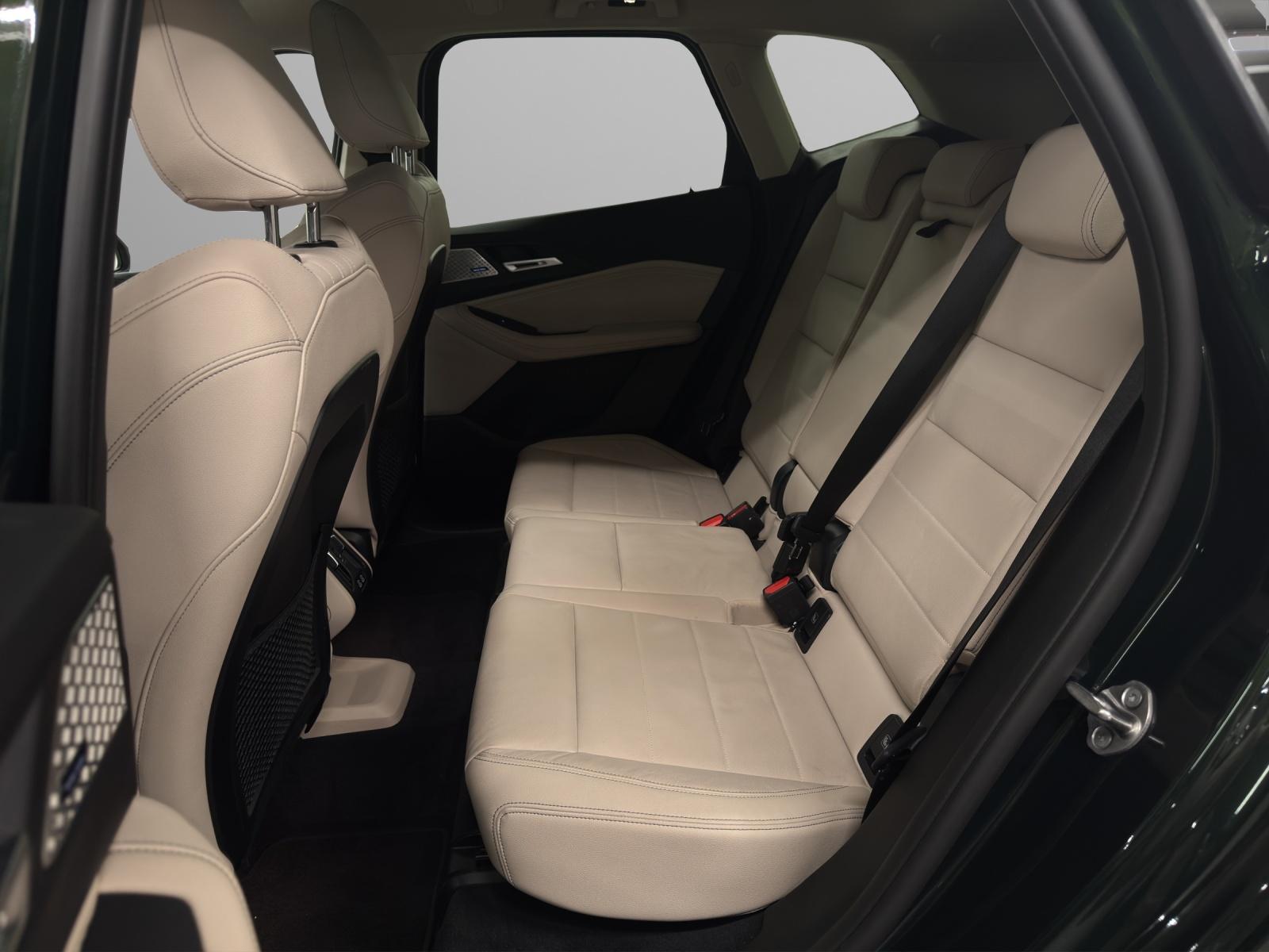 BMW Active Tourer 223i xDrive-image-13
