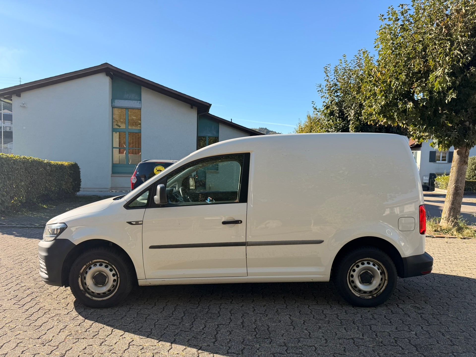 VW Caddy 1.2 TSI Entry BlueMotion Technology-image-1