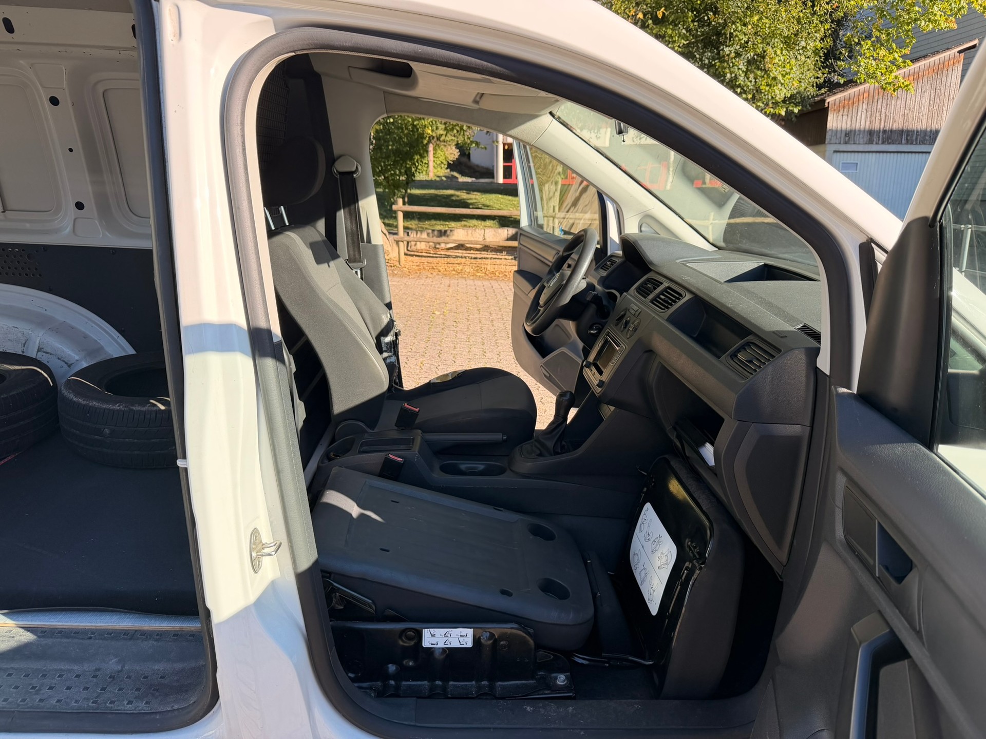 VW Caddy 1.2 TSI Entry BlueMotion Technology-image-11