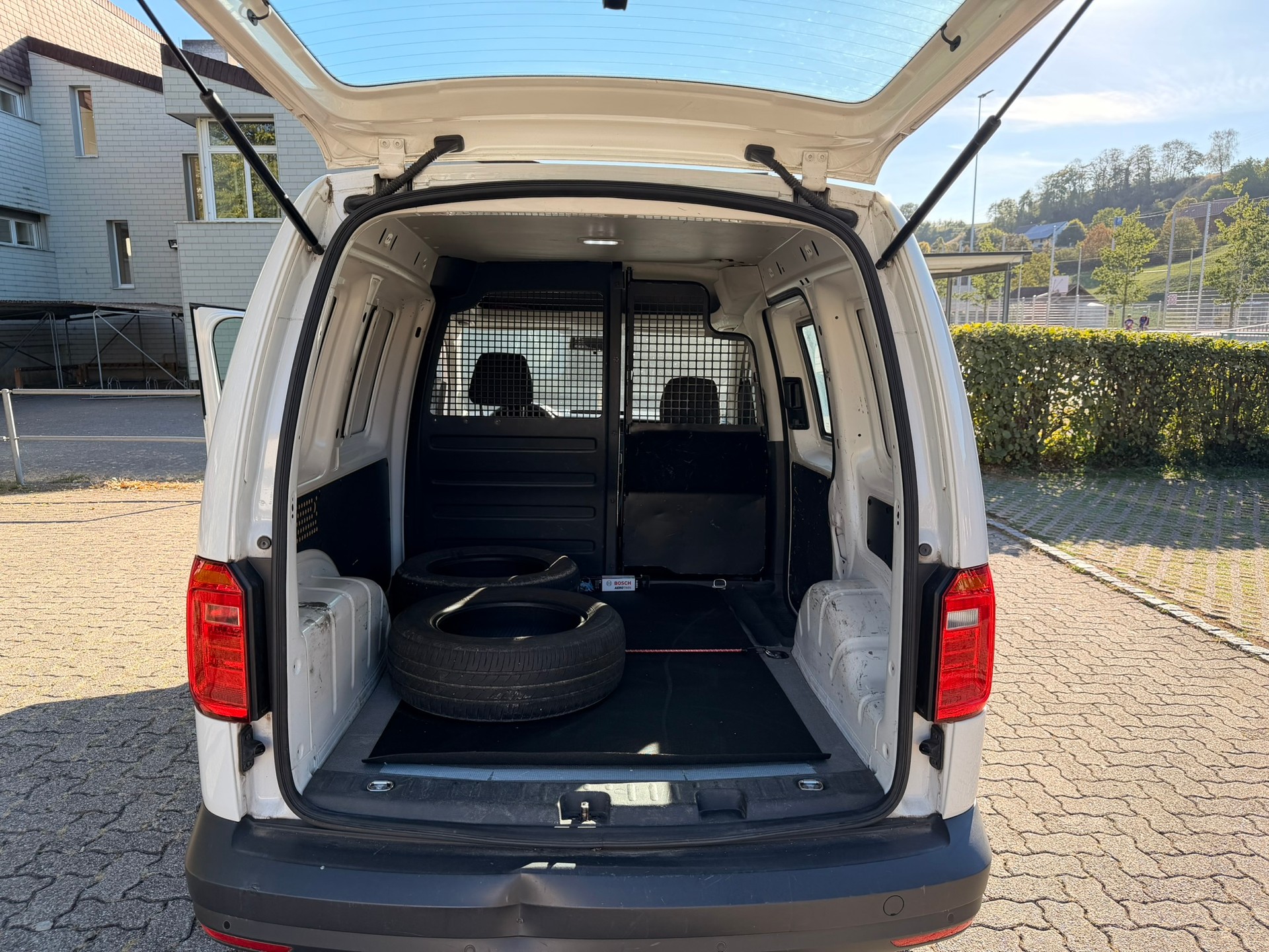 VW Caddy 1.2 TSI Entry BlueMotion Technology-image-9