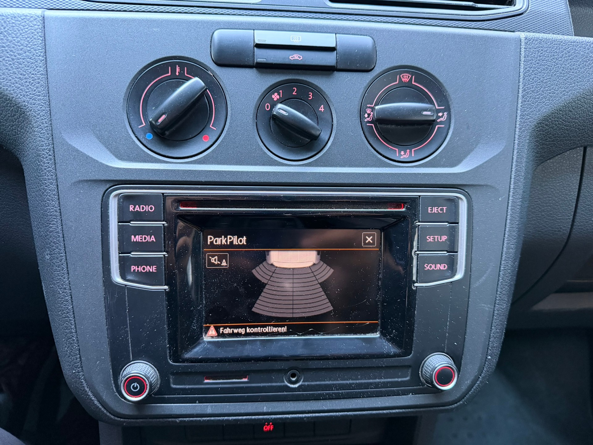 VW Caddy 1.2 TSI Entry BlueMotion Technology-image-13