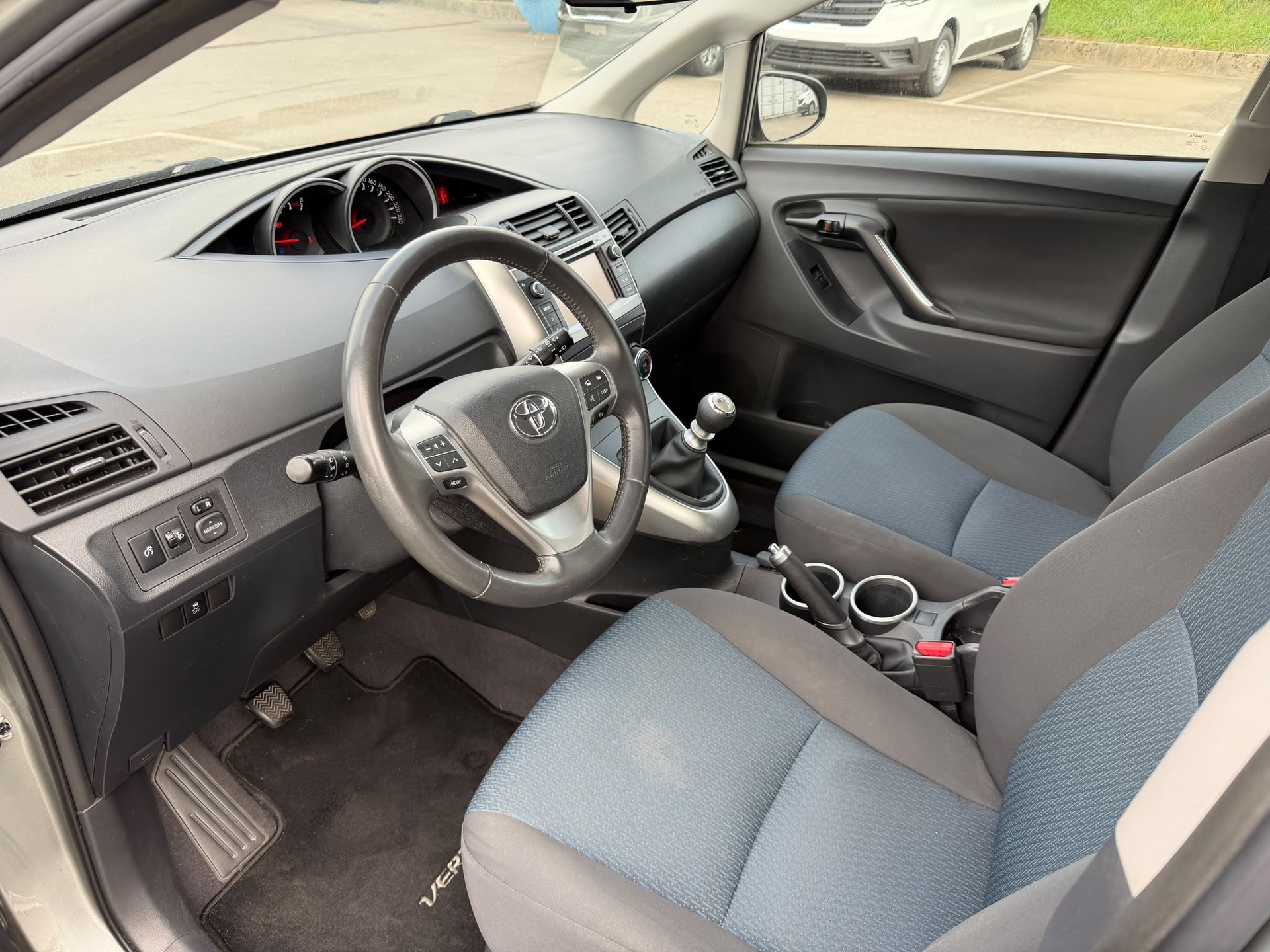 TOYOTA Verso 2.0 D-4D Trend 7P-image-5