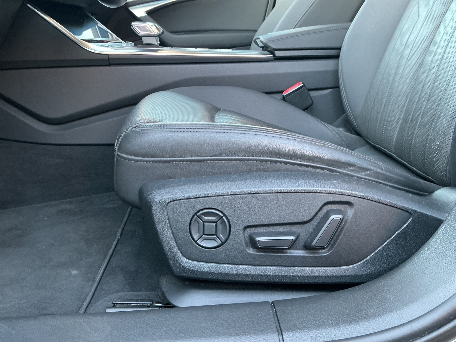 AUDI A6 Avant 45 TFSI Design S-tronic-image-8