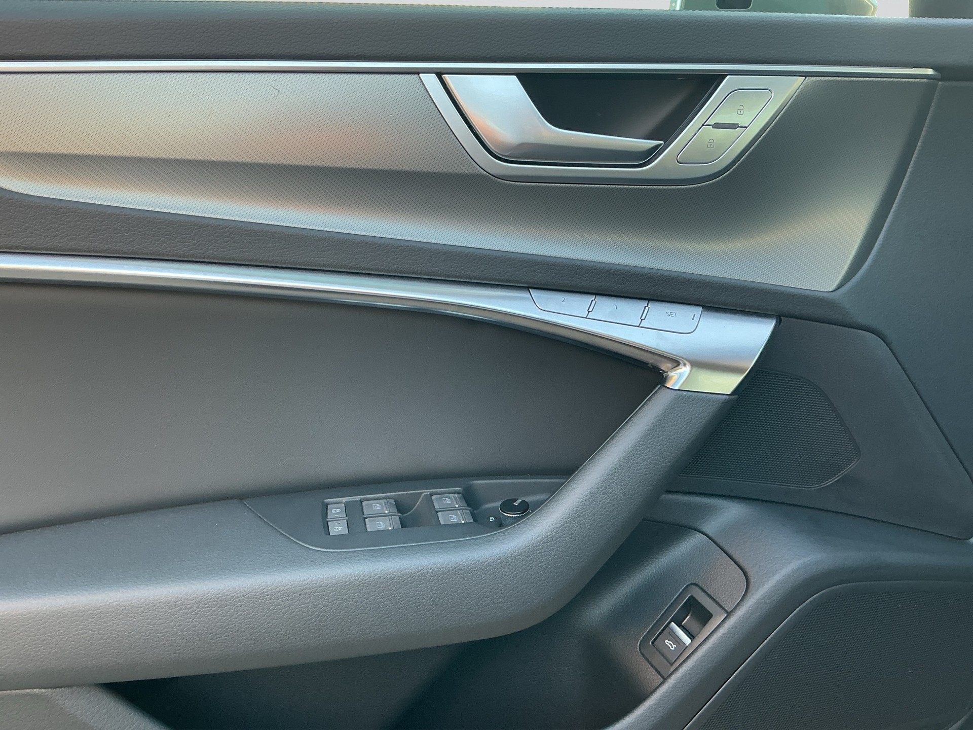AUDI A6 Avant 45 TFSI Design S-tronic-image-6
