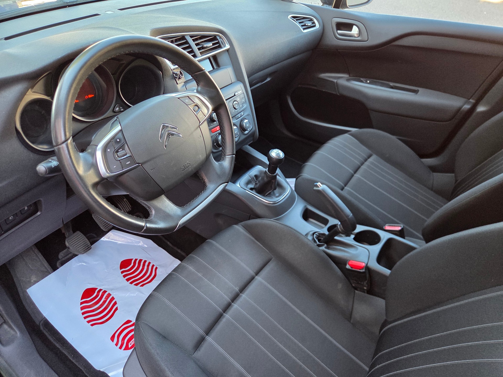CITROEN C4 1.4 VTi Live-image-6