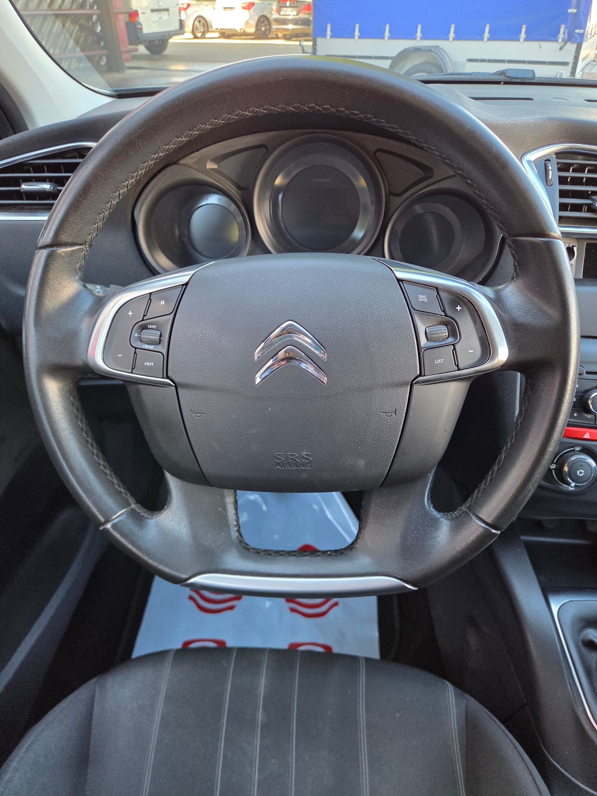 CITROEN C4 1.4 VTi Live-image-9