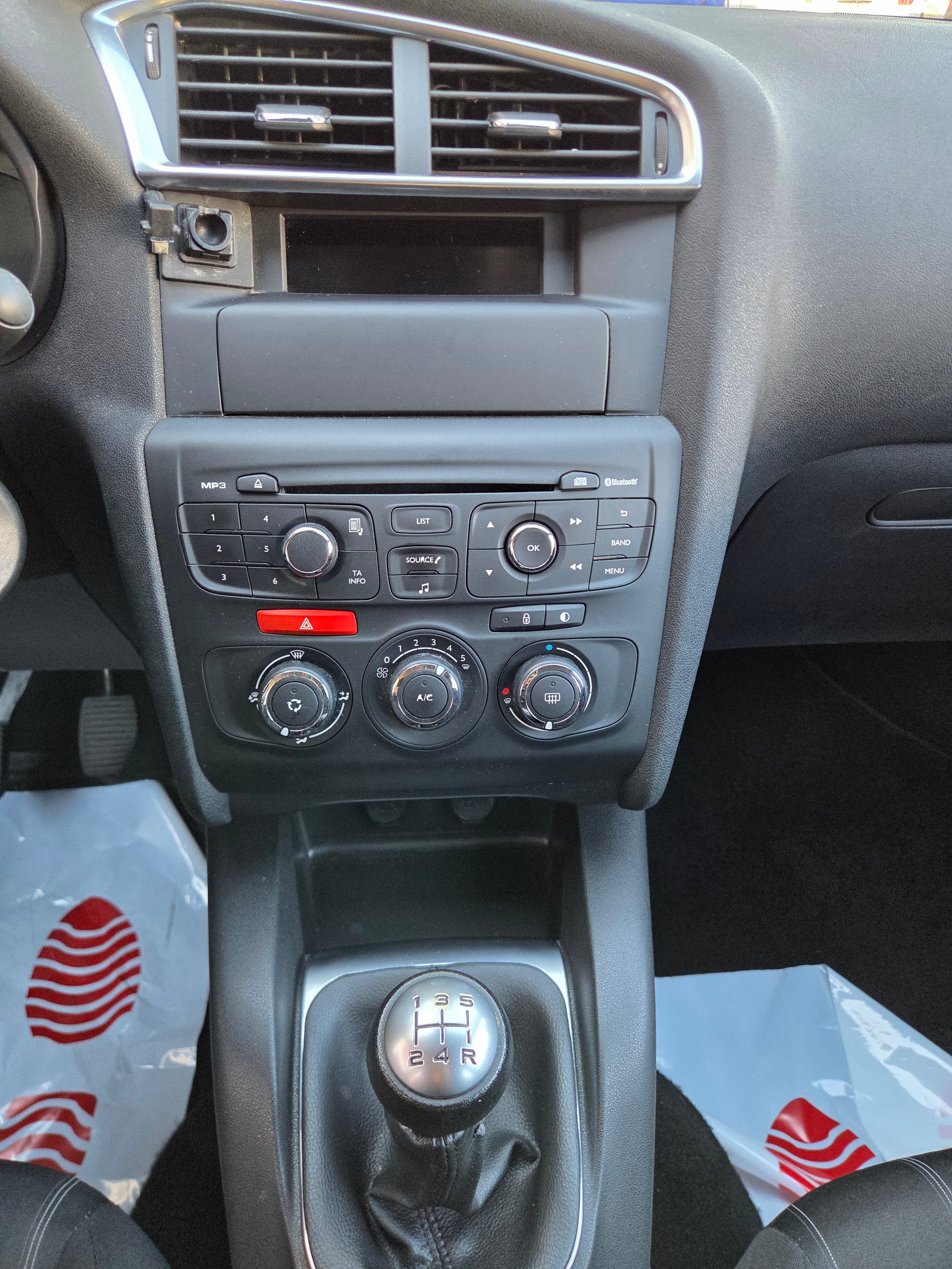 CITROEN C4 1.4 VTi Live-image-10