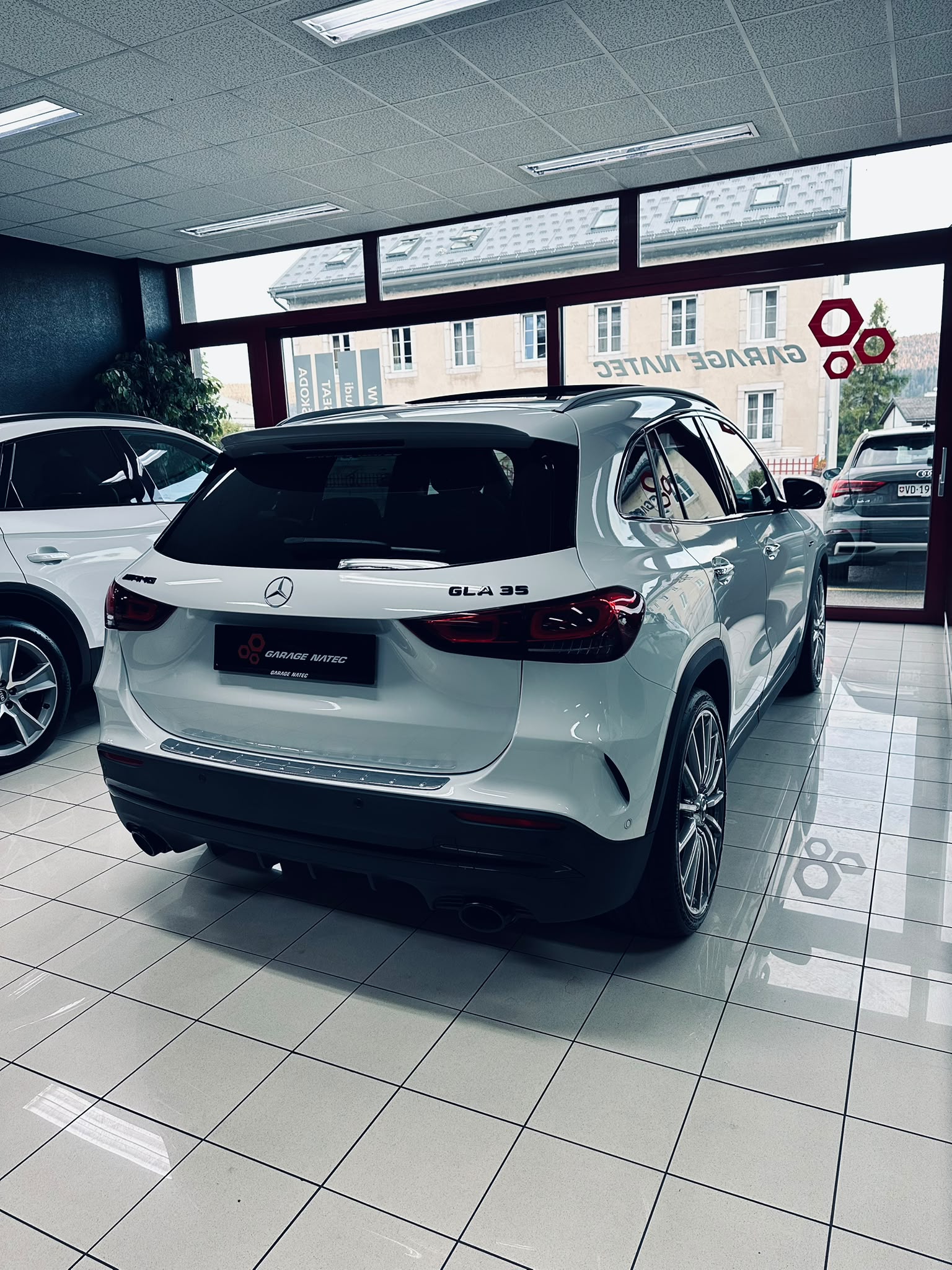 MERCEDES-BENZ GLA 35 AMG 4Matic 8G-Speedshift DCT-image-3