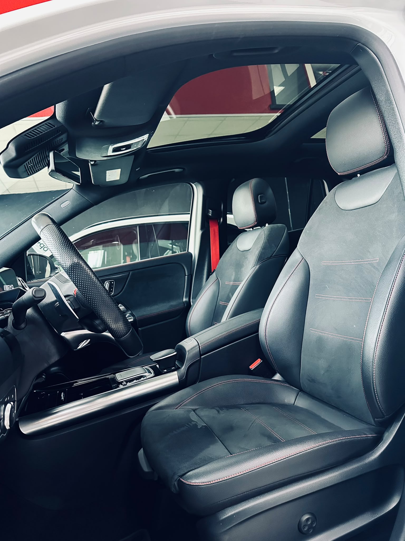 MERCEDES-BENZ GLA 35 AMG 4Matic 8G-Speedshift DCT-image-4