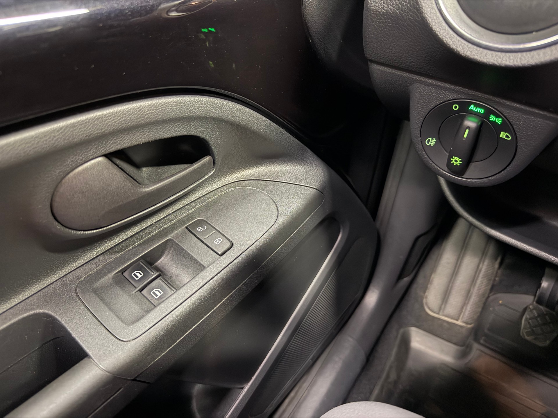 SKODA Citigo 1.0 G-tec Active-image-12