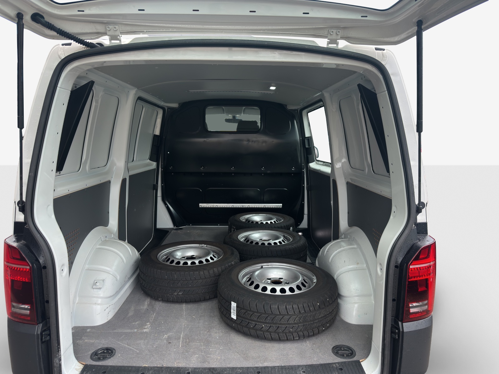 VW T6.1 2.0 TDI-image-12