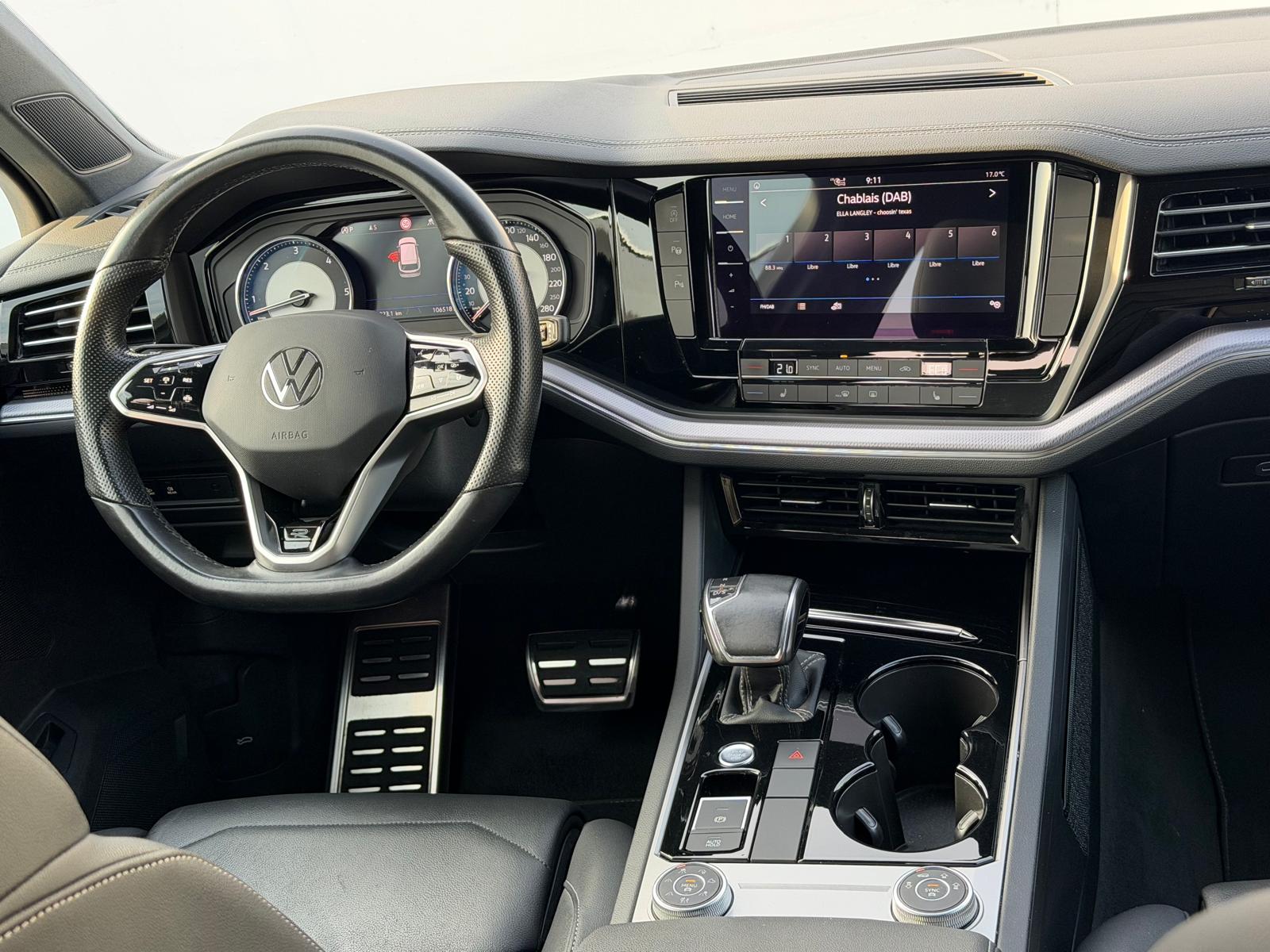 VW Touareg 3.0 TDI R Line Tiptronic-image-11