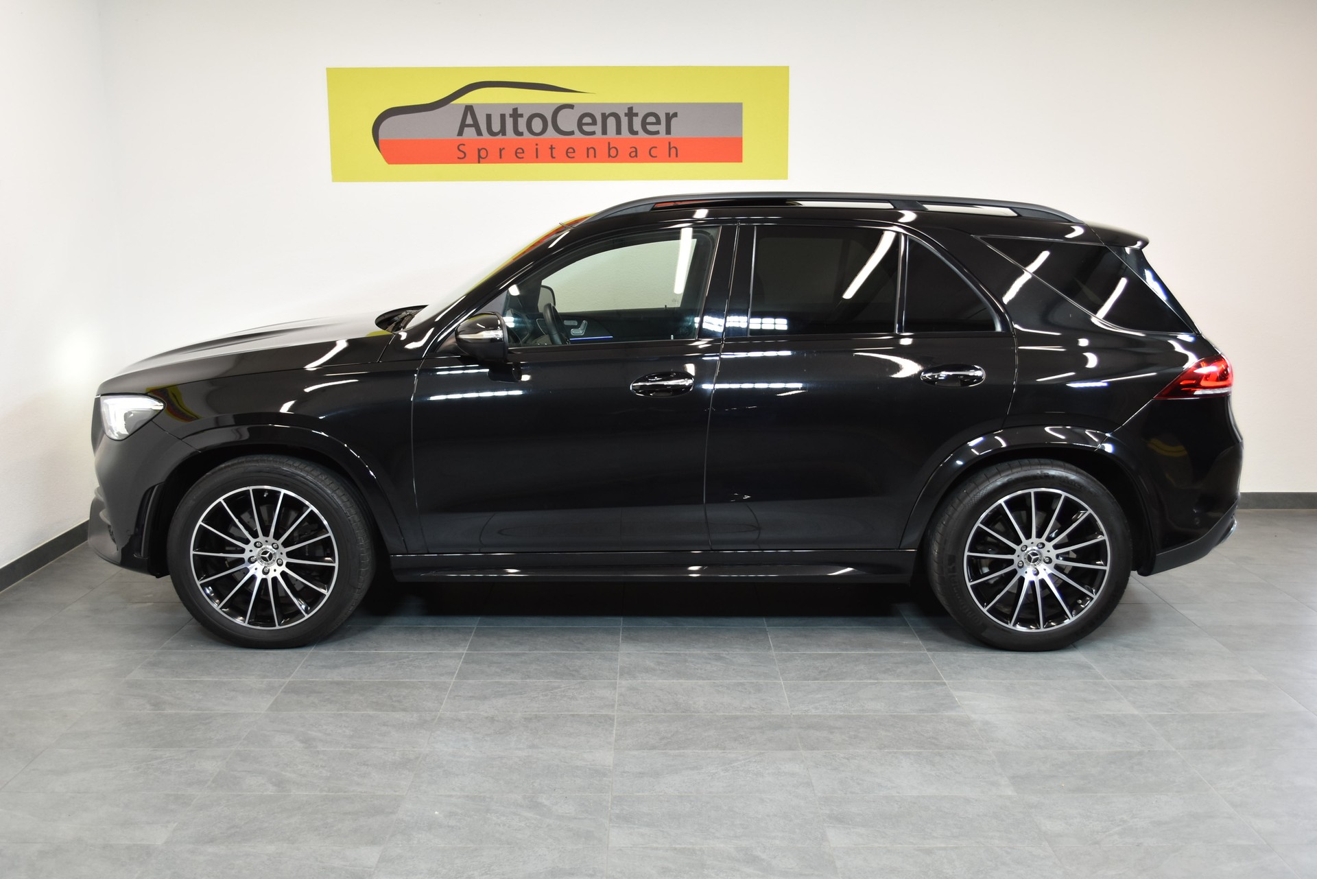MERCEDES-BENZ GLE 300 d 4Matic AMG Line 9G-Tronic-image-11