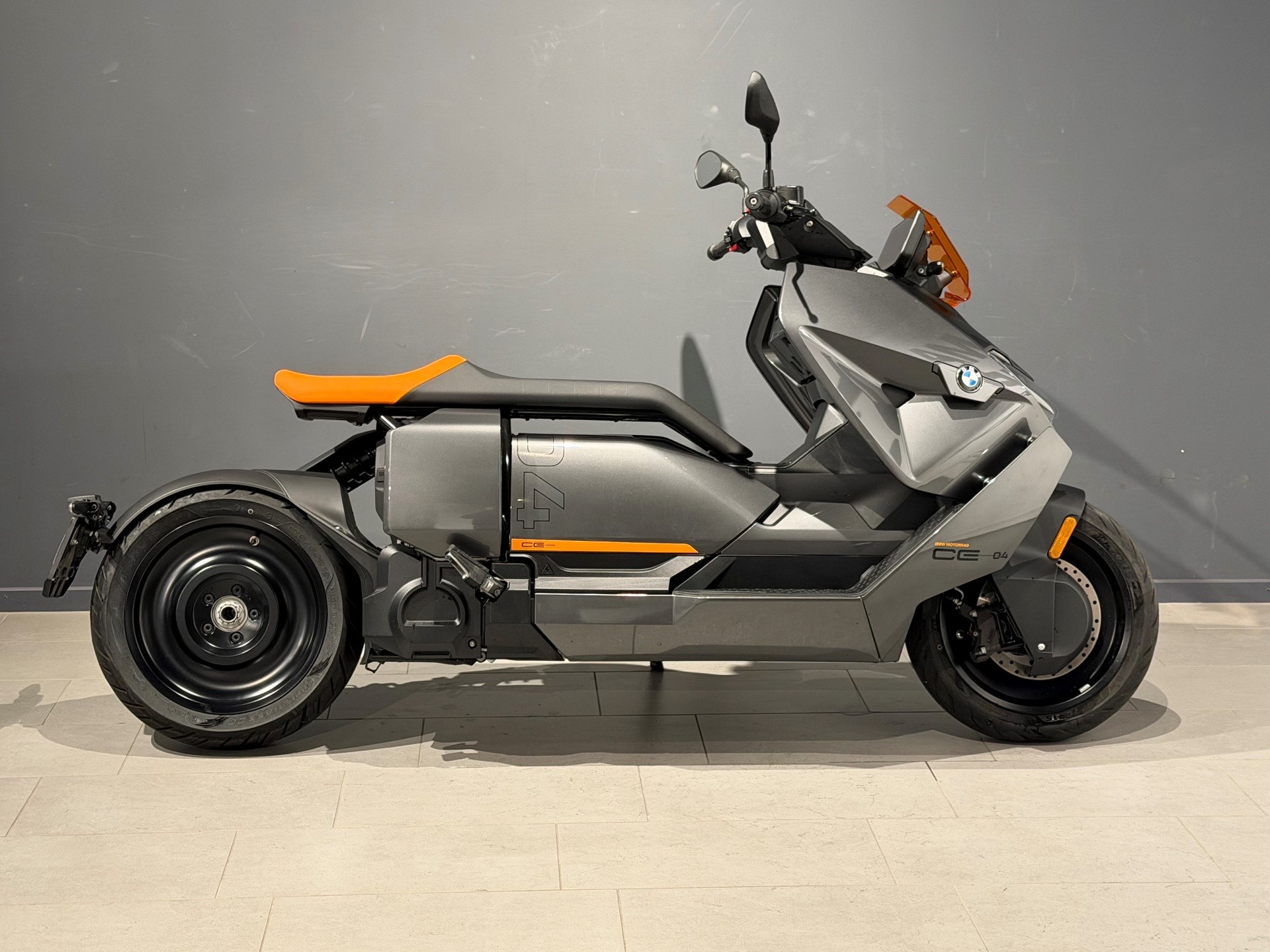 BMW CE 04