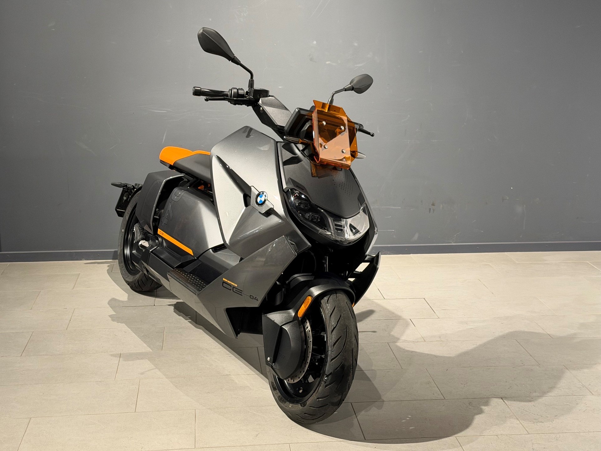 BMW CE 04-showroom-element-1