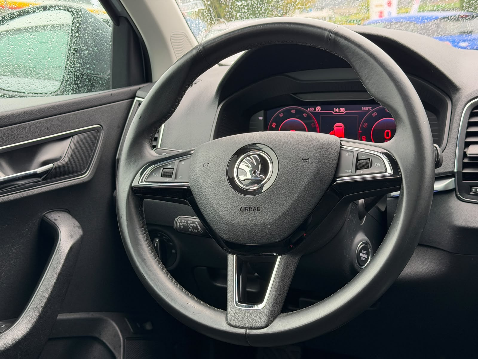 SKODA Karoq 2.0 TDI CR Style 4x4 DSG-image-9