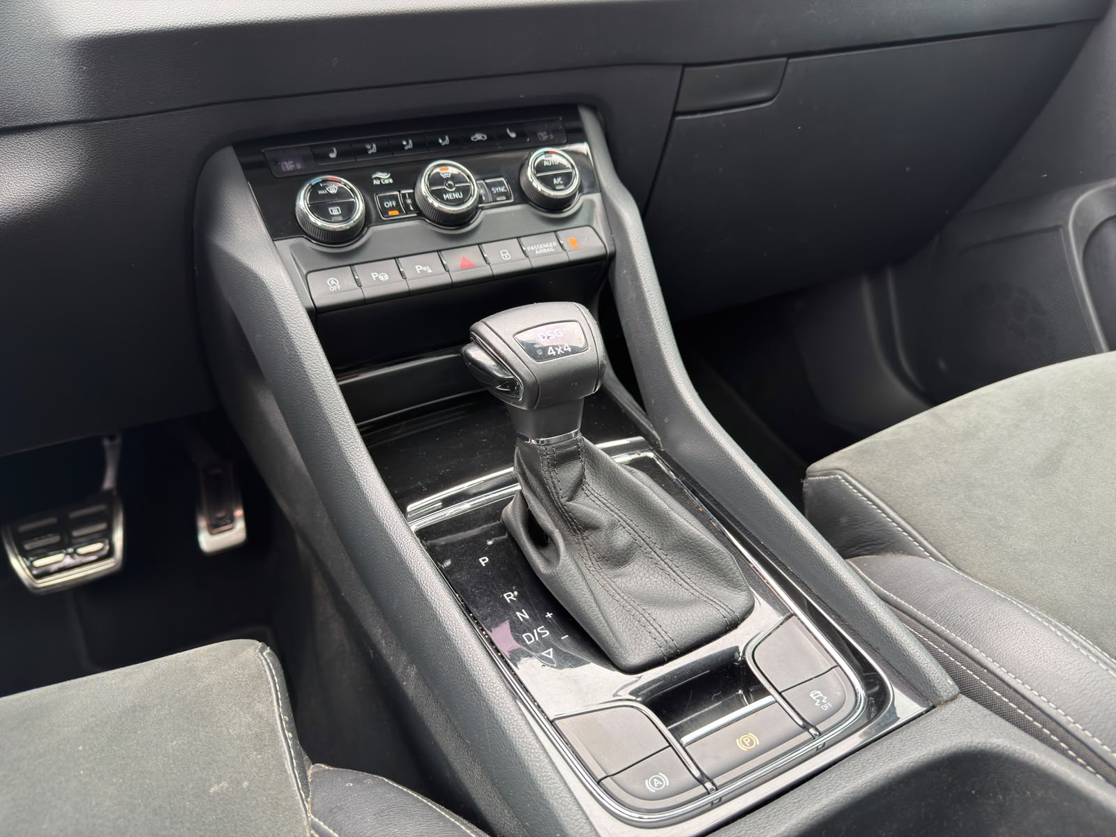 SKODA Karoq 2.0 TDI CR Style 4x4 DSG-image-10