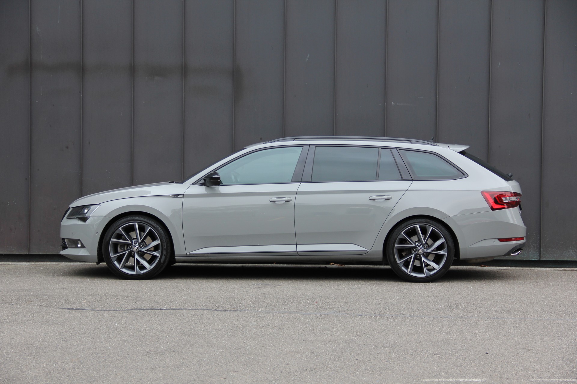 SKODA Superb Combi 2.0 TSI SportLine+ DSG 4x4-image-3