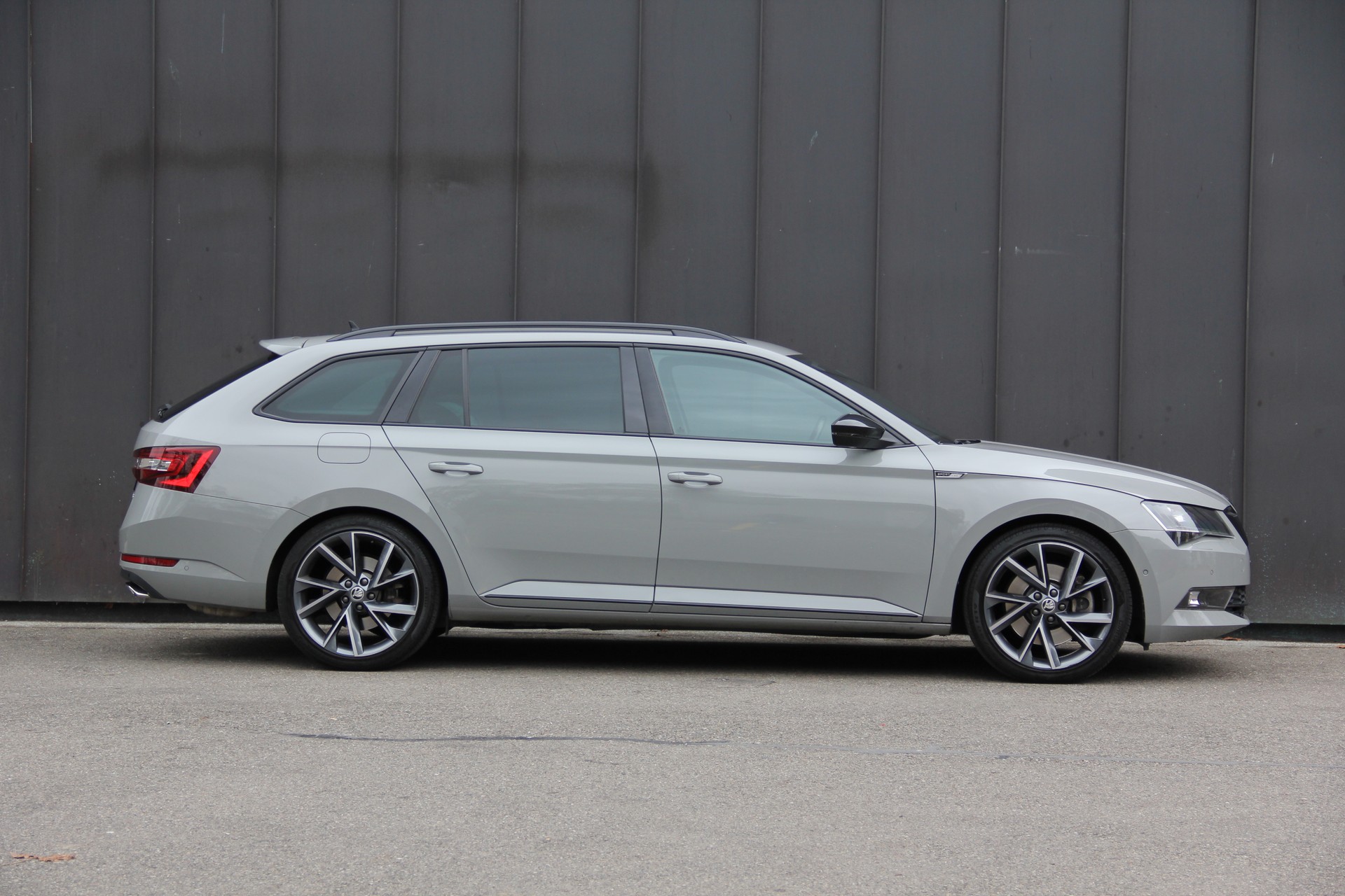 SKODA Superb Combi 2.0 TSI SportLine+ DSG 4x4-image-2