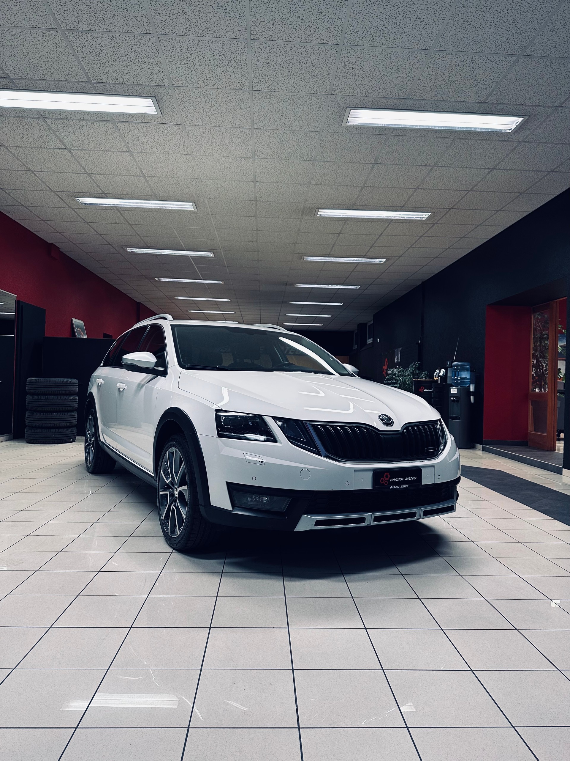 SKODA Octavia Combi 1.8 TSI Scout 4x4 DSG-image-1
