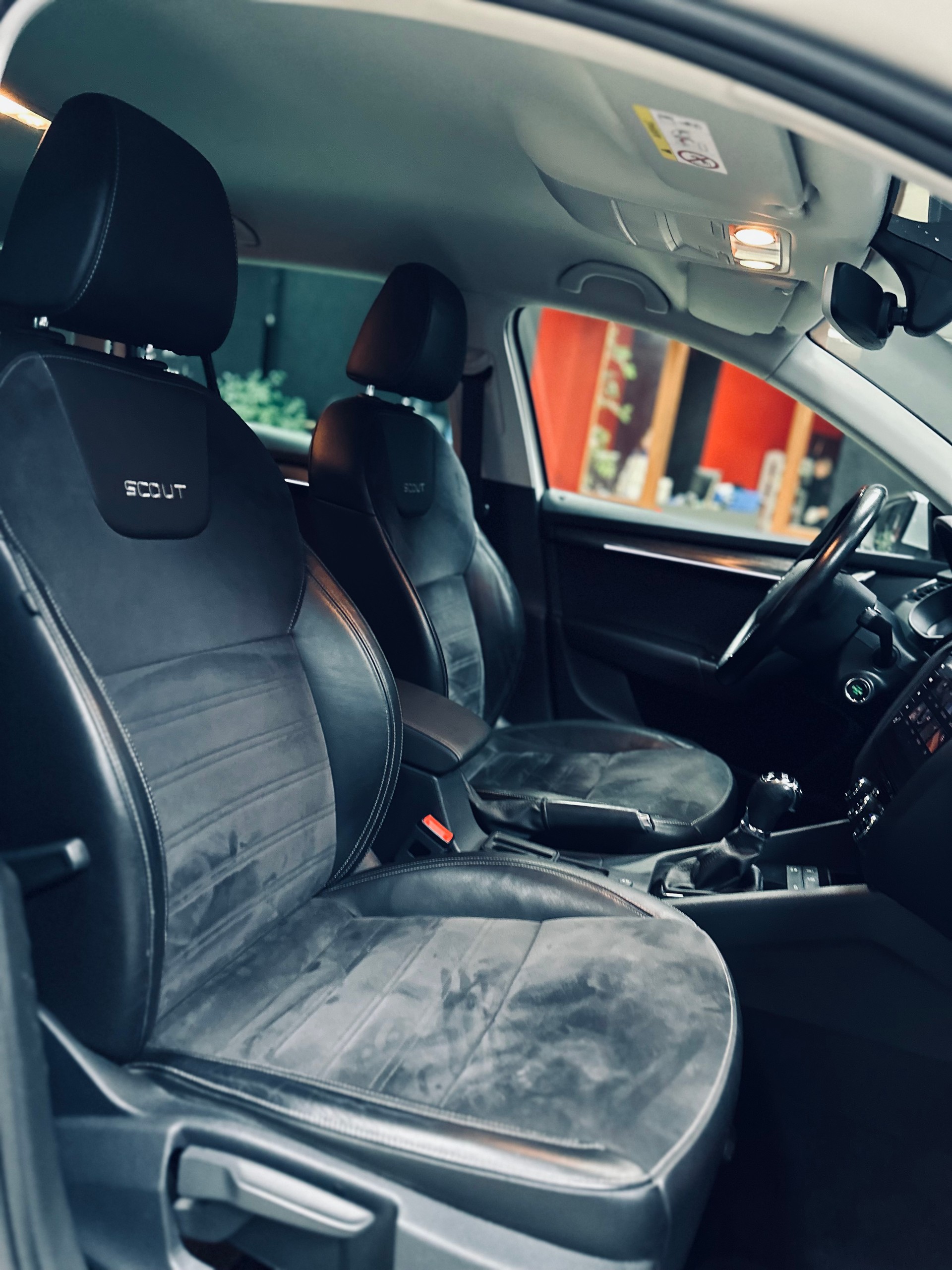 SKODA Octavia Combi 1.8 TSI Scout 4x4 DSG-image-6