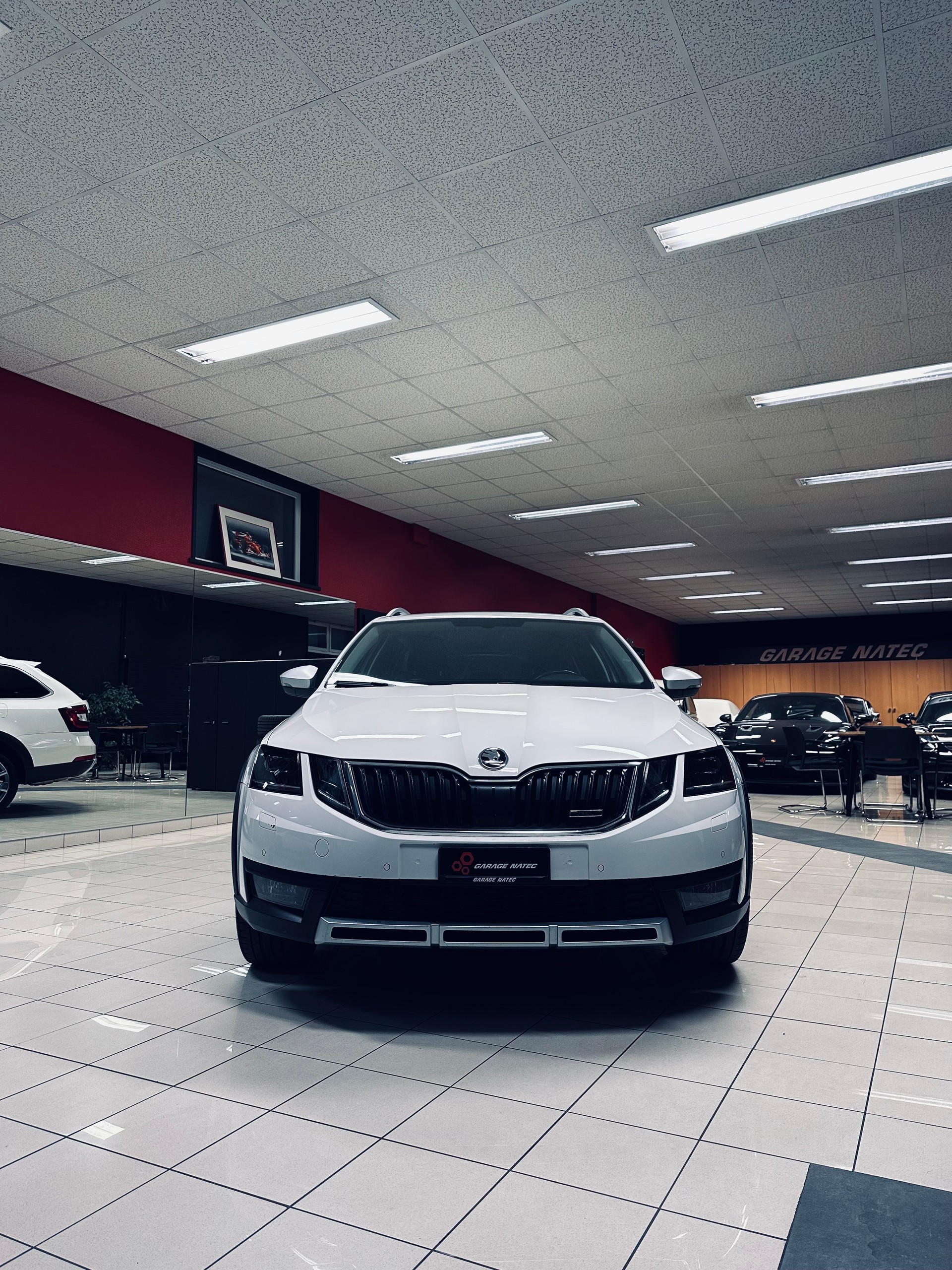 SKODA Octavia Combi 1.8 TSI Scout 4x4 DSG-image-0