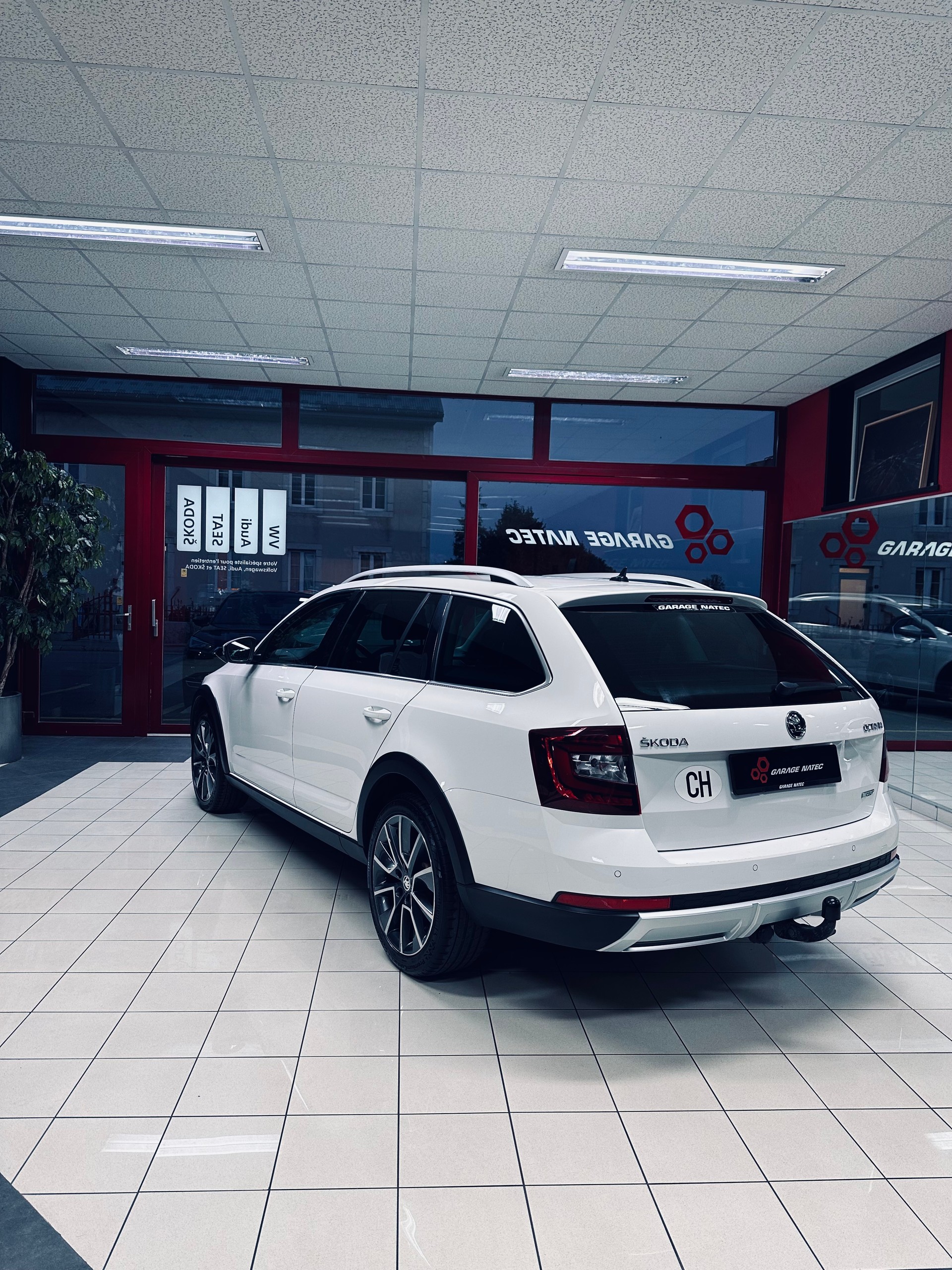 SKODA Octavia Combi 1.8 TSI Scout 4x4 DSG-image-3