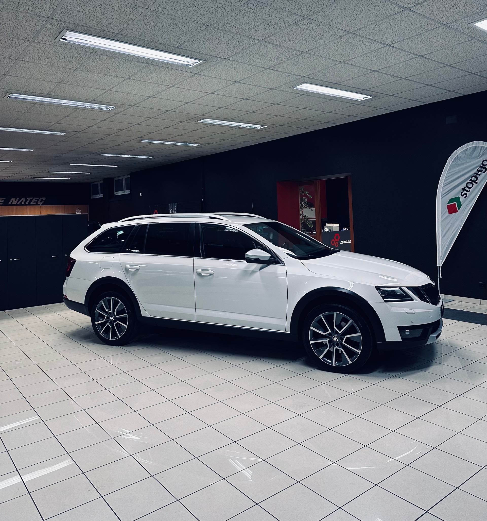 SKODA Octavia Combi 1.8 TSI Scout 4x4 DSG-image-2