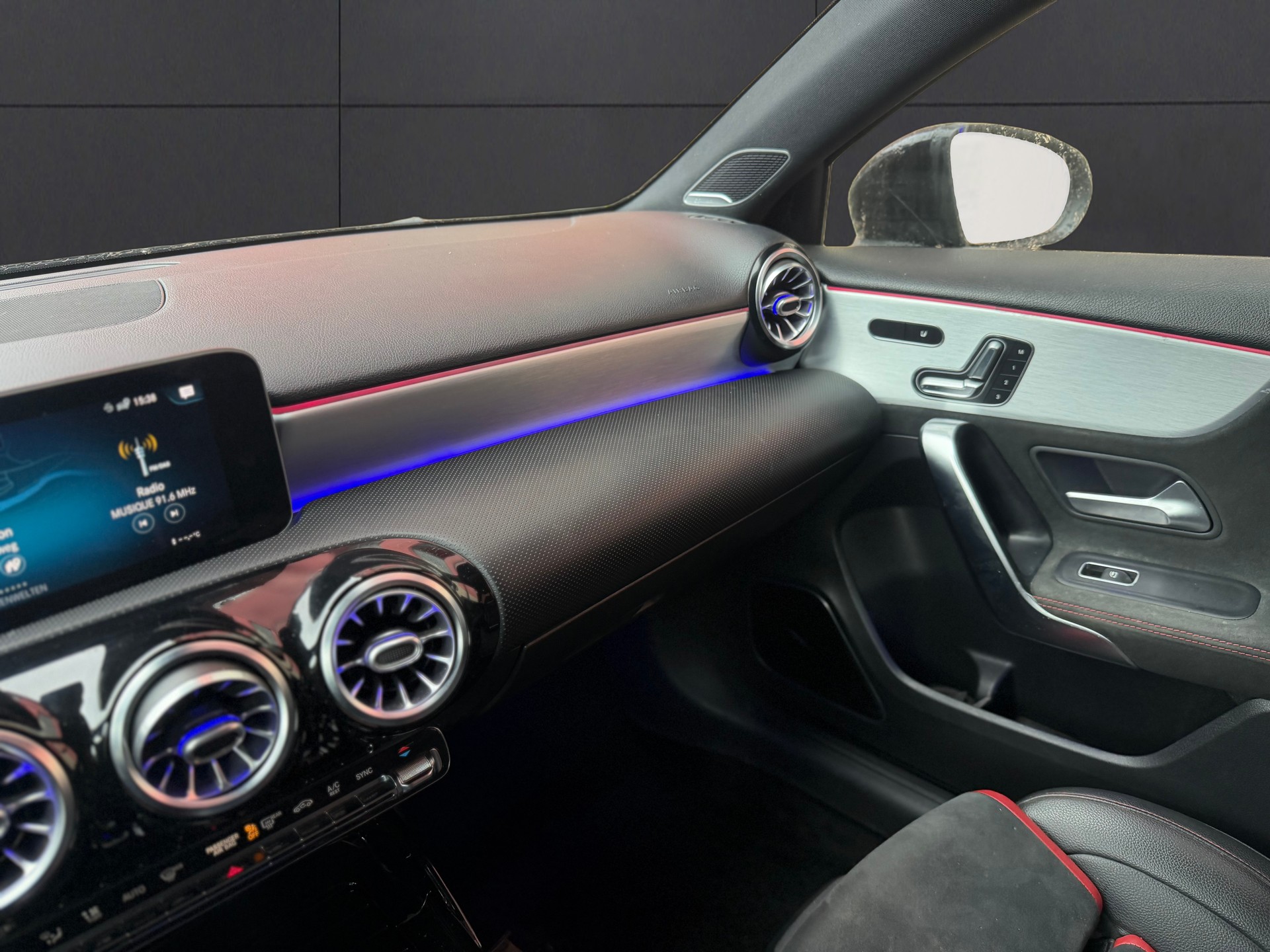 MERCEDES-BENZ A 35 AMG 4Matic Edition 1 Speedshift-image-15