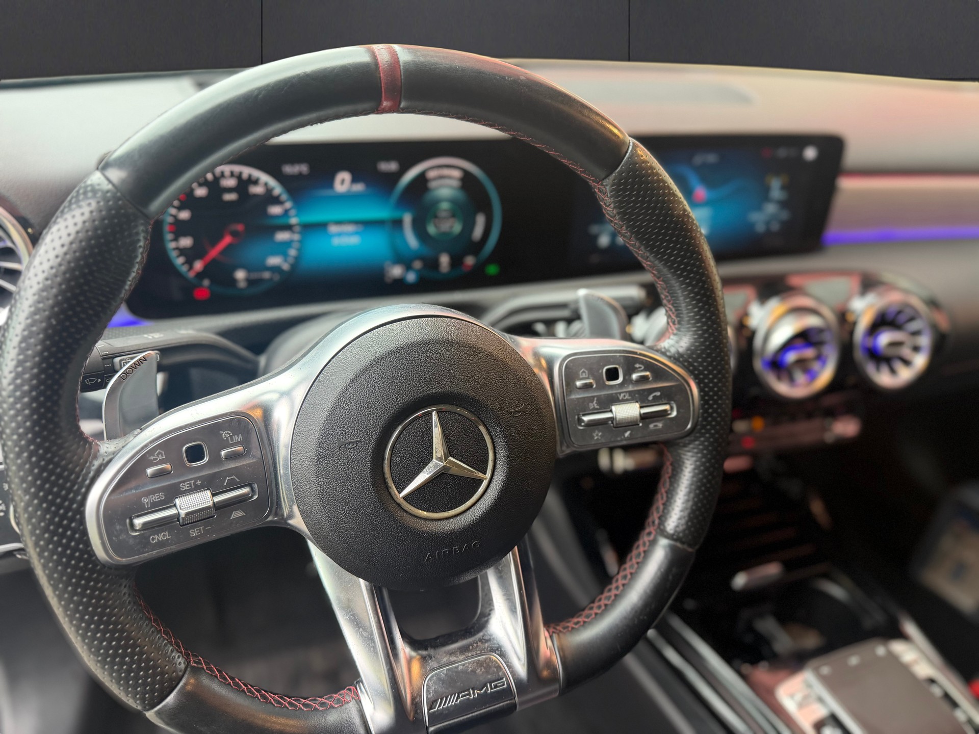 MERCEDES-BENZ A 35 AMG 4Matic Edition 1 Speedshift-image-11