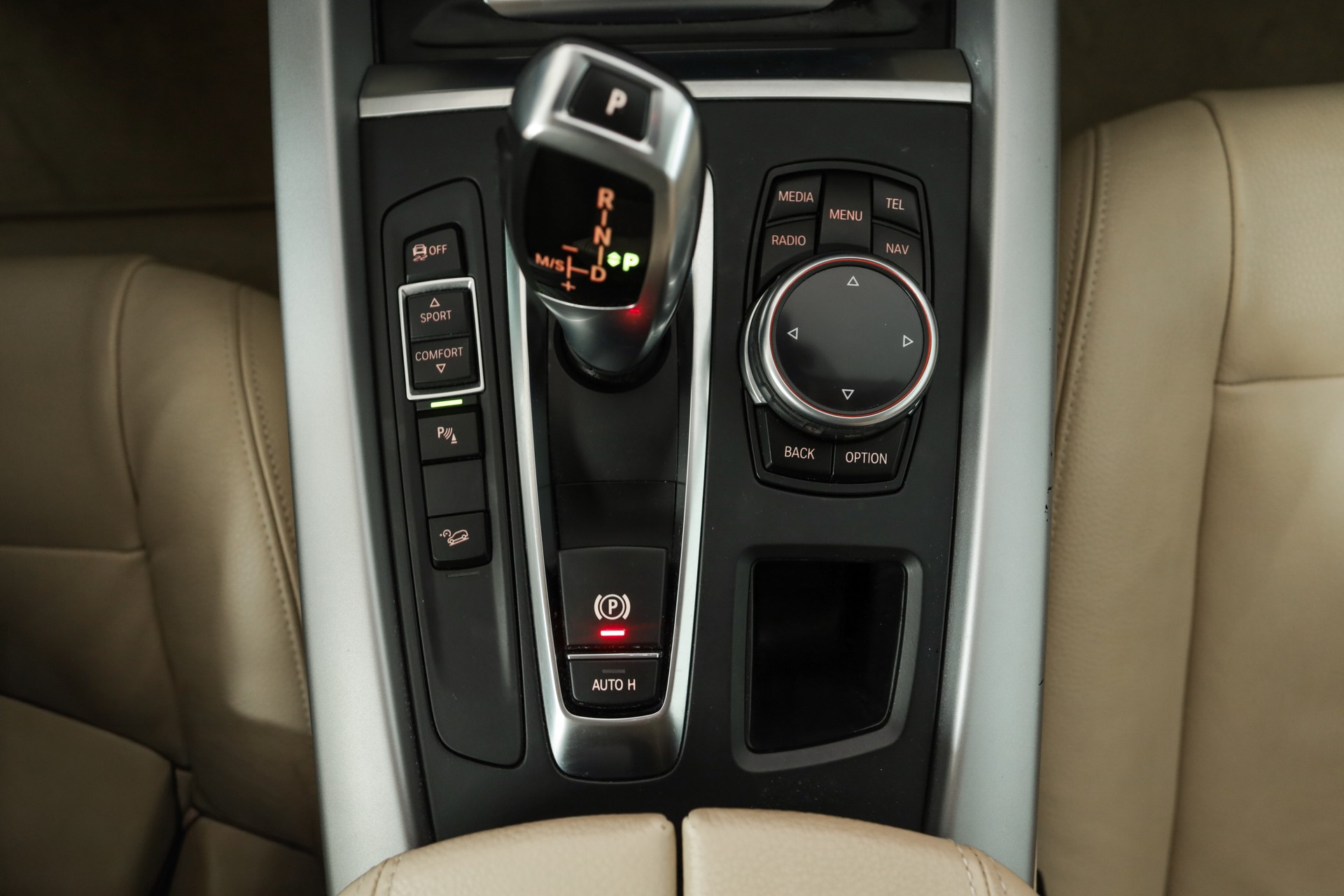 BMW X5 xDrive 35i Steptronic • Pack Swiss Premium • Phares xénon adaptatifs • Head-up Display-image-20
