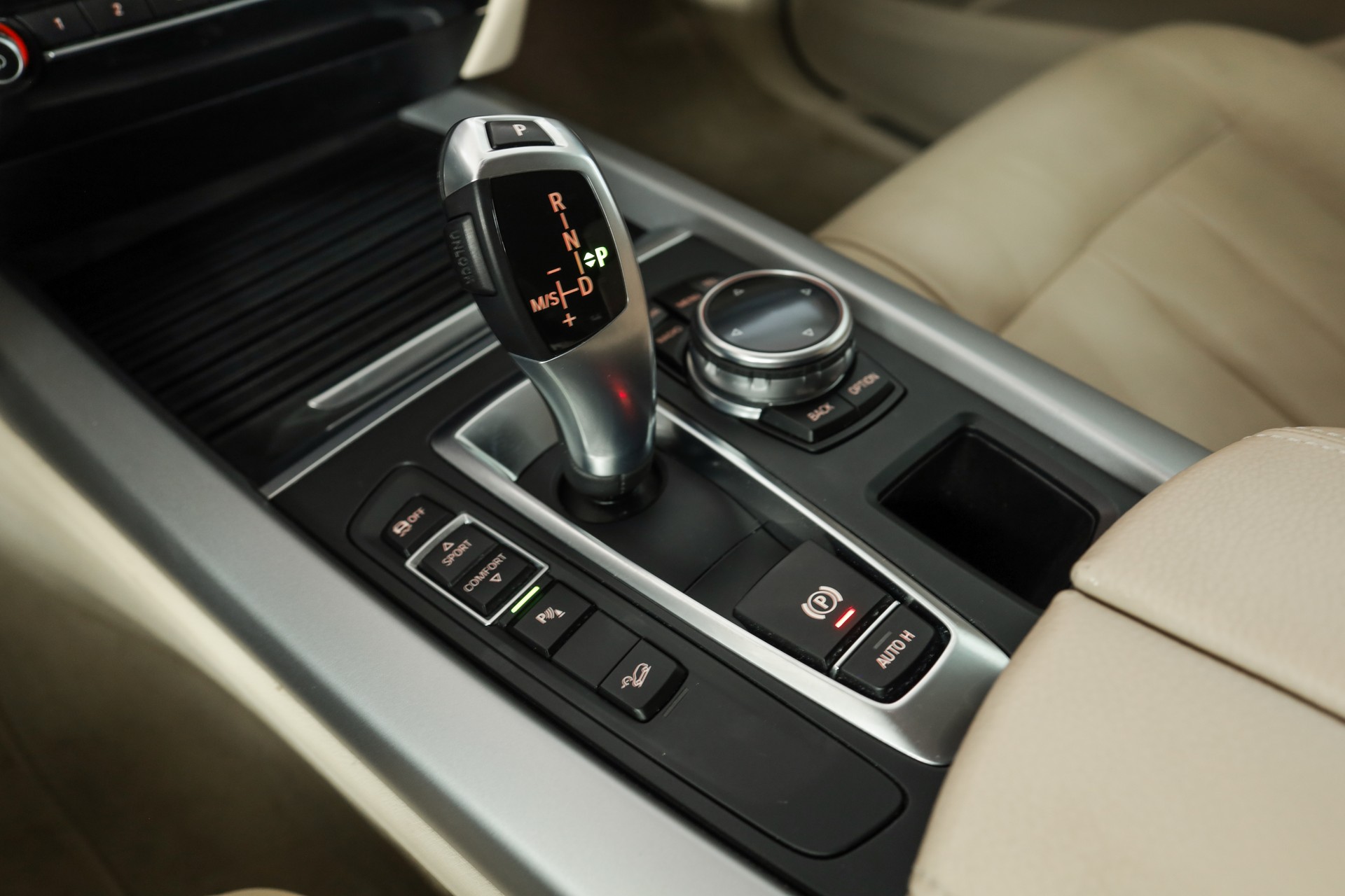 BMW X5 xDrive 35i Steptronic • Pack Swiss Premium • Phares xénon adaptatifs • Head-up Display-image-19