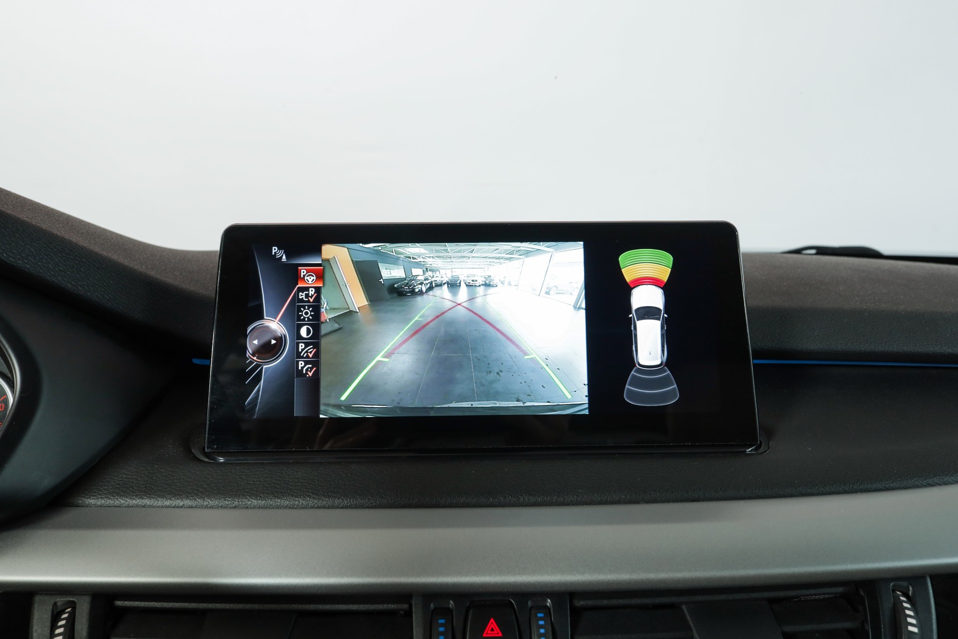 BMW X5 xDrive 35i Steptronic • Pack Swiss Premium • Phares xénon adaptatifs • Head-up Display-image-18