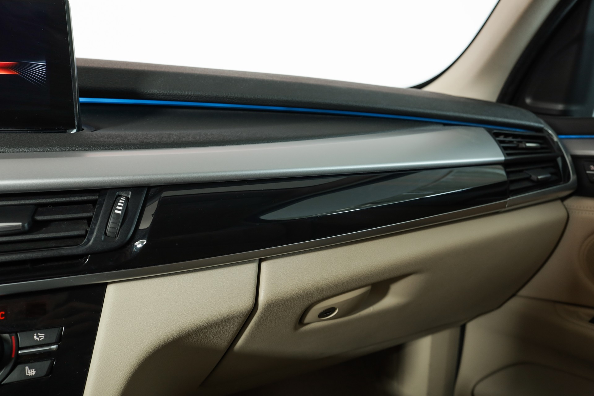 BMW X5 xDrive 35i Steptronic • Pack Swiss Premium • Phares xénon adaptatifs • Head-up Display-image-23