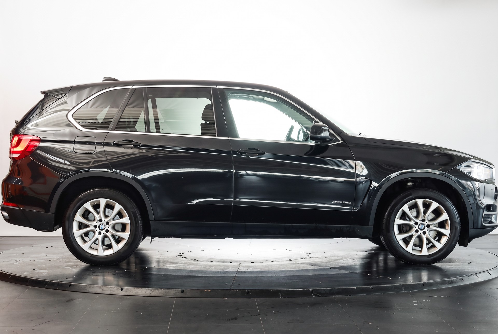 BMW X5 xDrive 35i Steptronic • Pack Swiss Premium • Phares xénon adaptatifs • Head-up Display-image-5