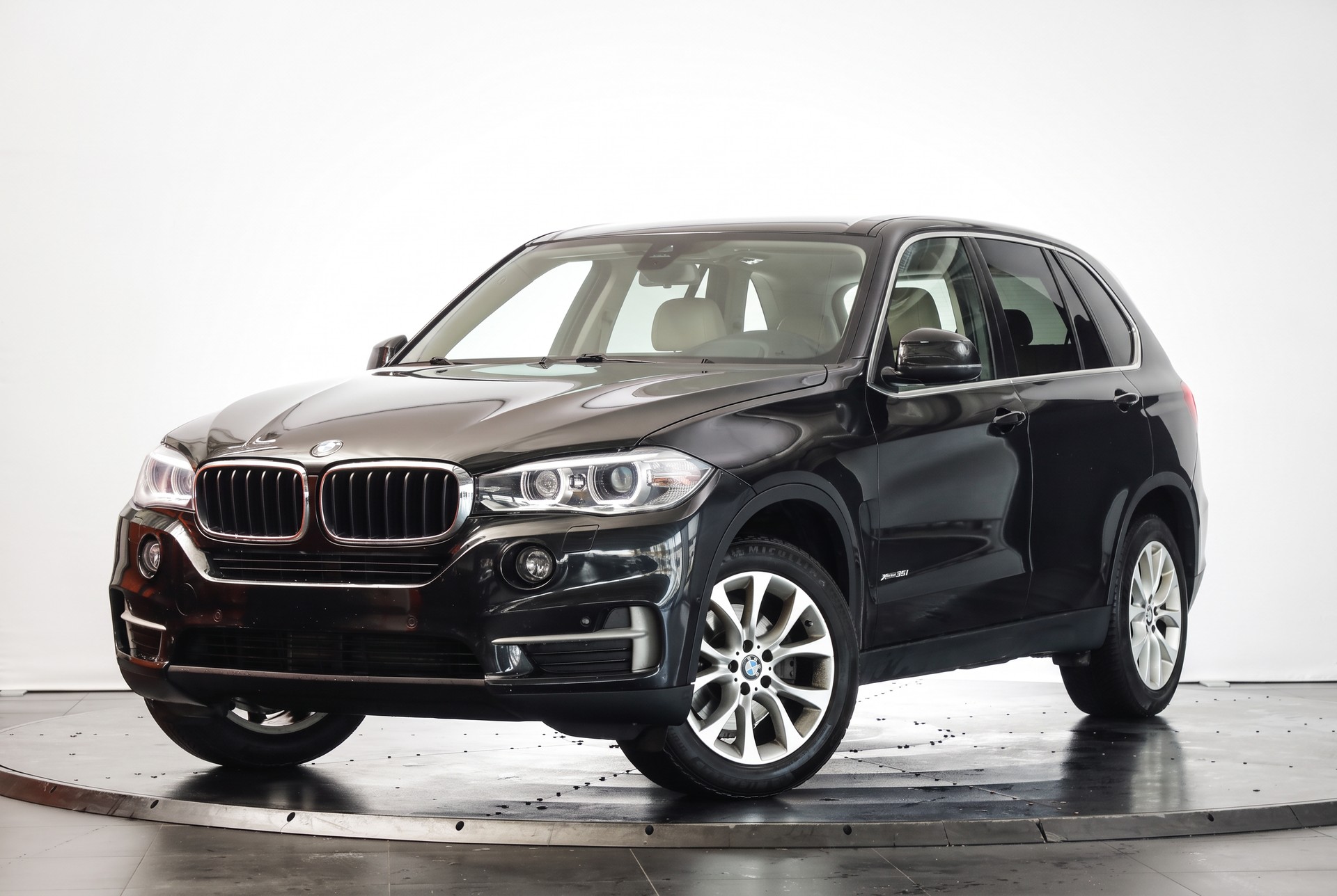 BMW X5 xDrive 35i Steptronic • Pack Swiss Premium • Phares xénon adaptatifs • Head-up Display-image-3
