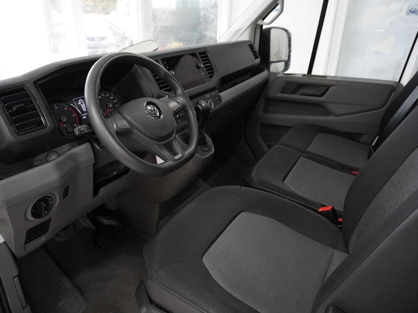 VW Crafter 35 2.0 TDI L3 A-image-2