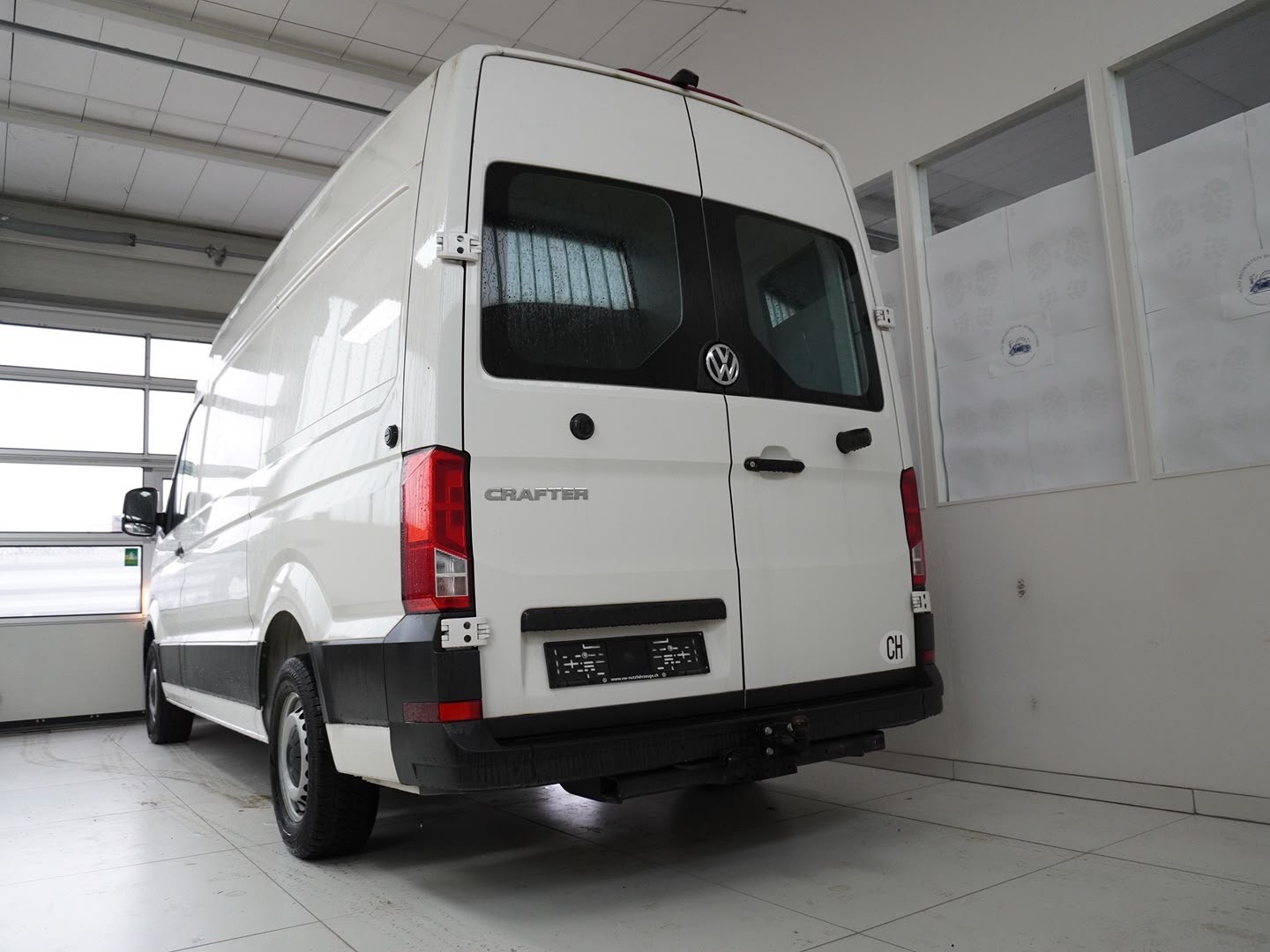 VW Crafter 35 2.0 TDI L3 A-image-1