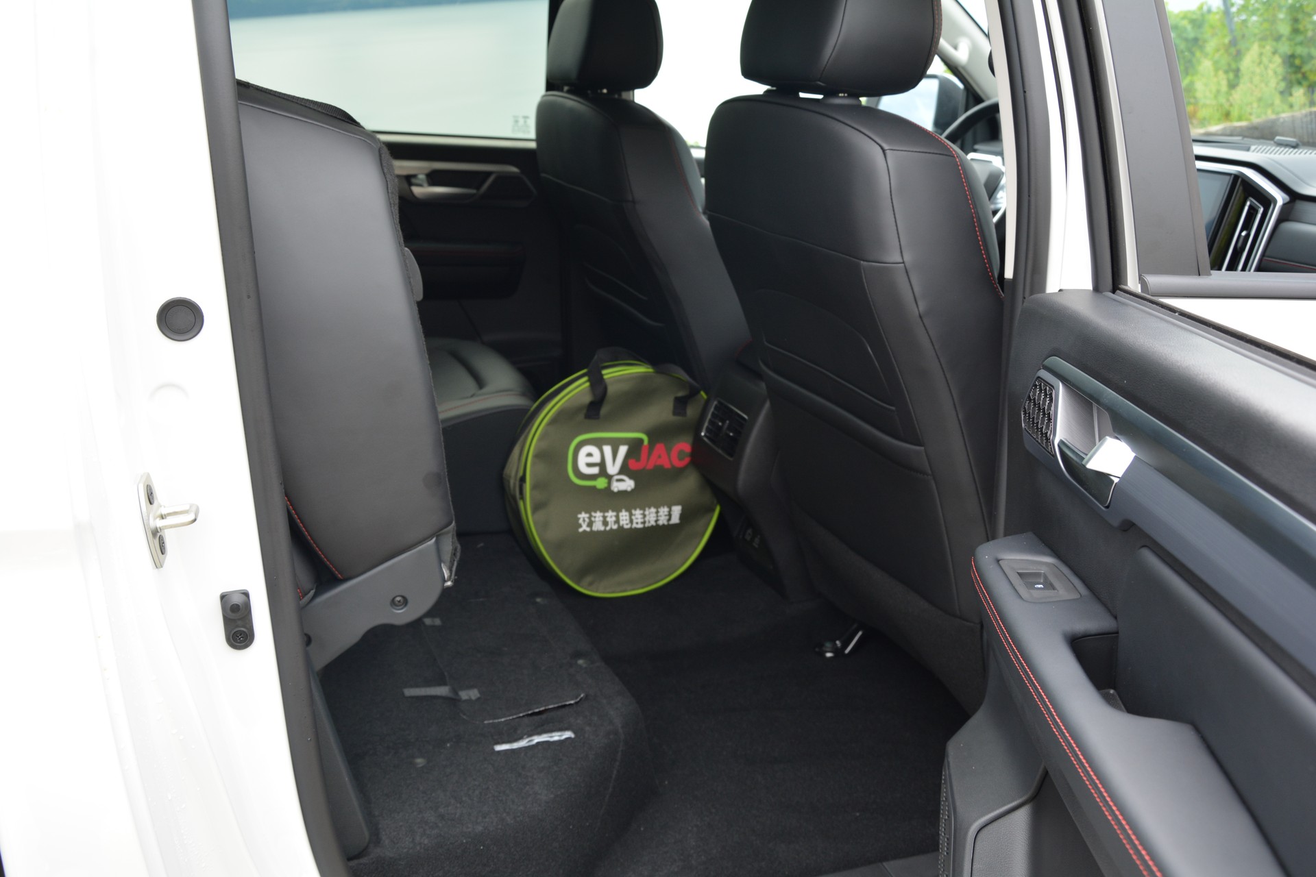 JAC T9EV 88kWh Advance 4x4-image-21
