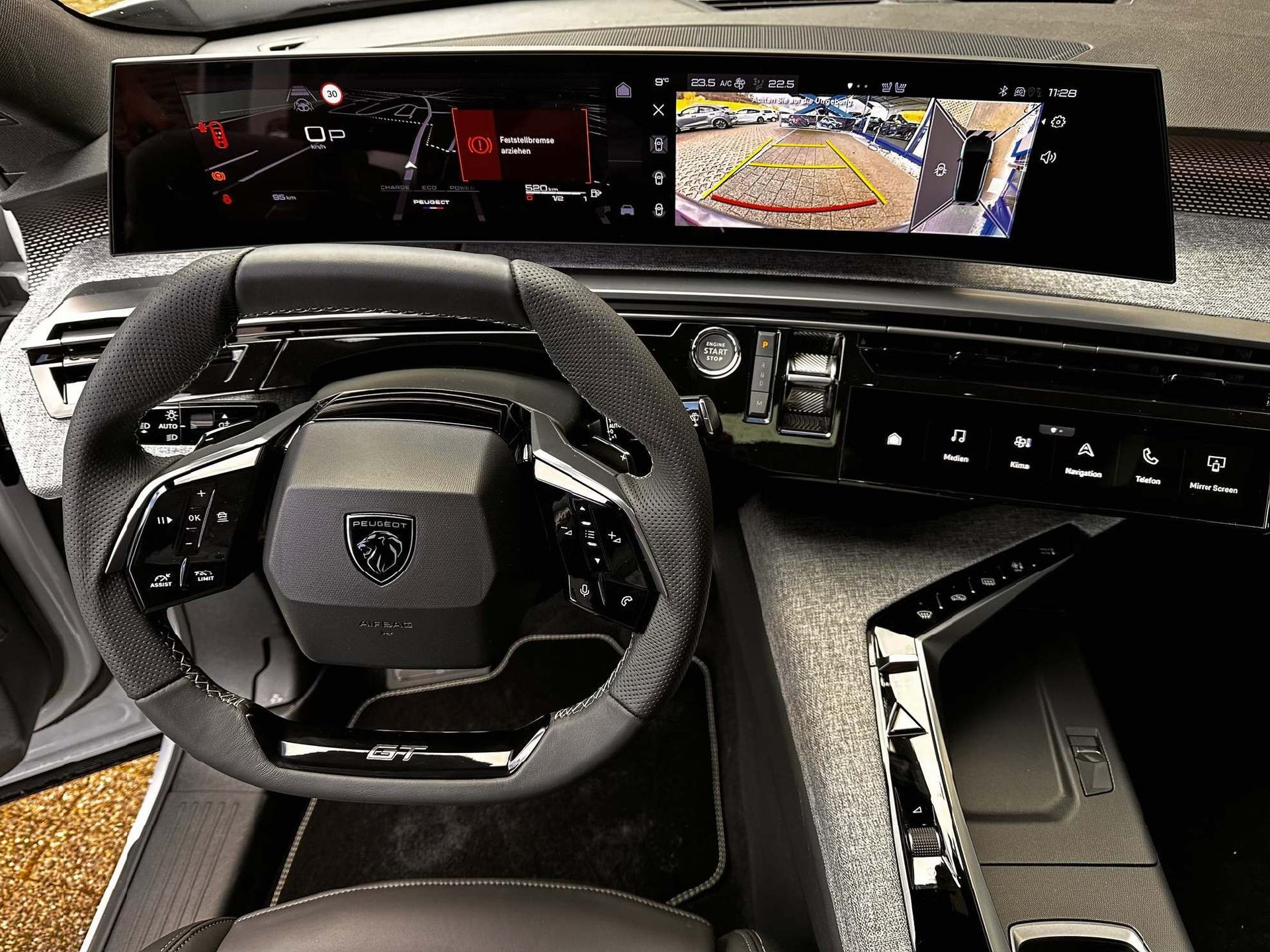 PEUGEOT 5008 1.2 Hybrid GT-image-9
