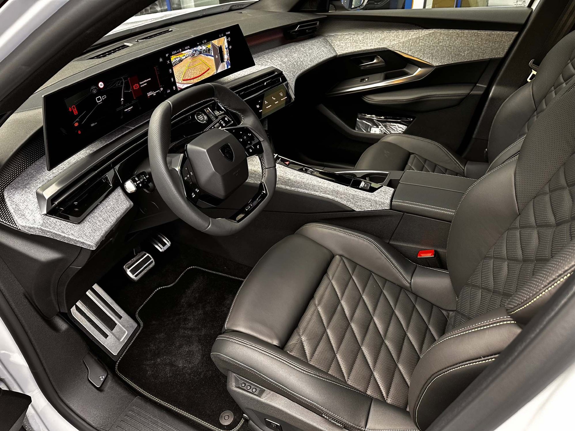 PEUGEOT 5008 1.2 Hybrid GT-image-8