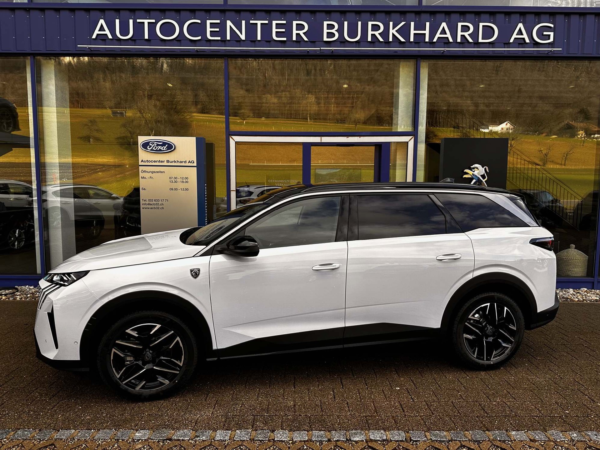 PEUGEOT 5008 1.2 Hybrid GT-image-0