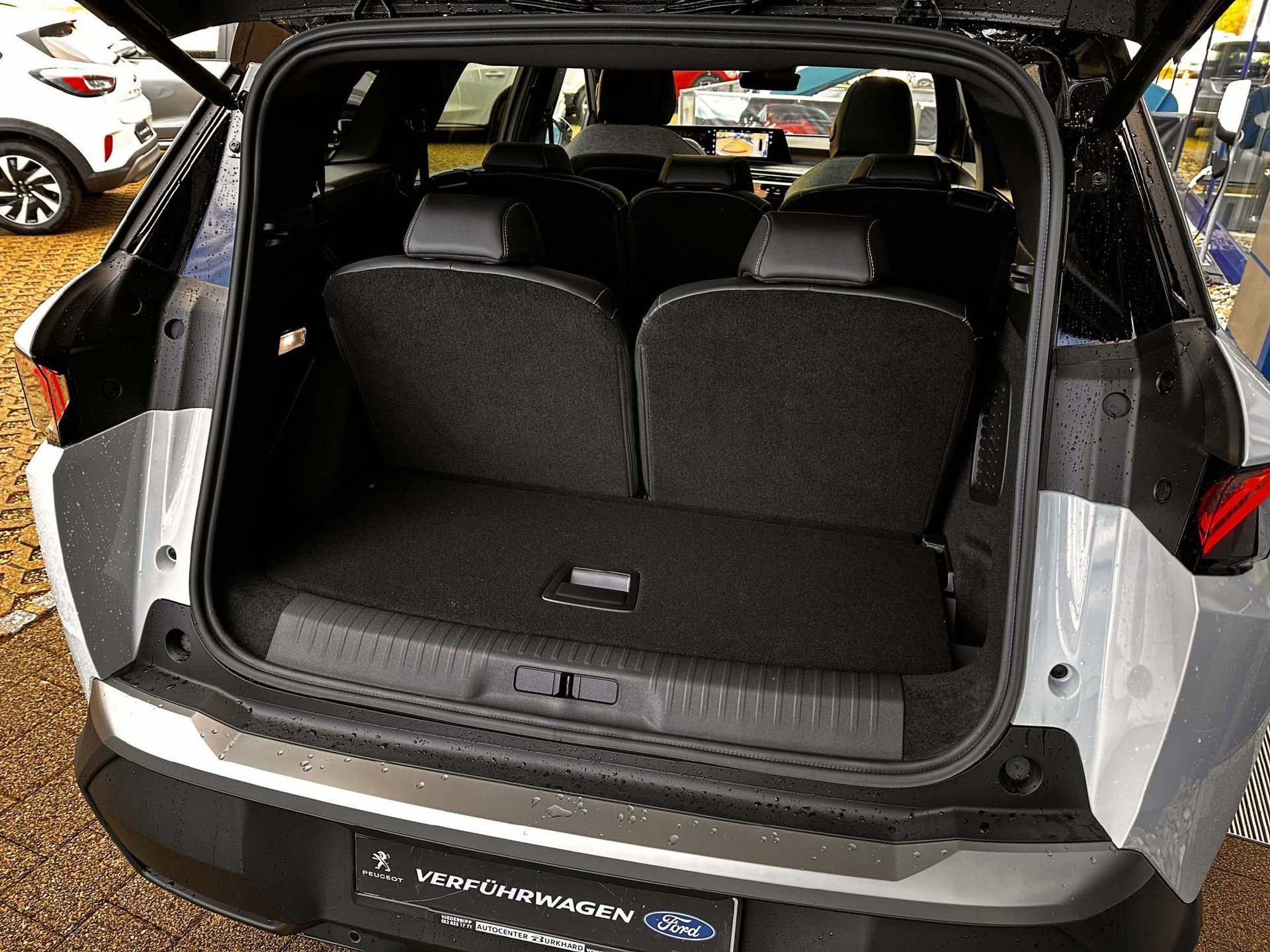 PEUGEOT 5008 1.2 Hybrid GT-image-4