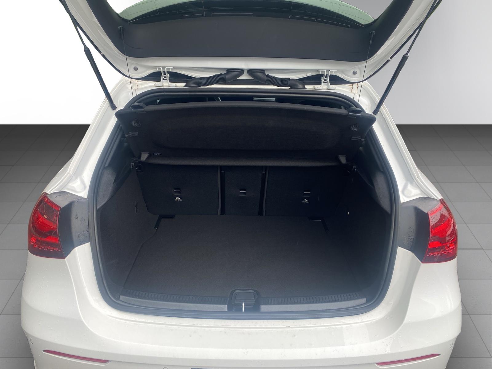 MERCEDES-BENZ A 220 4Matic 8G-DCT-image-4