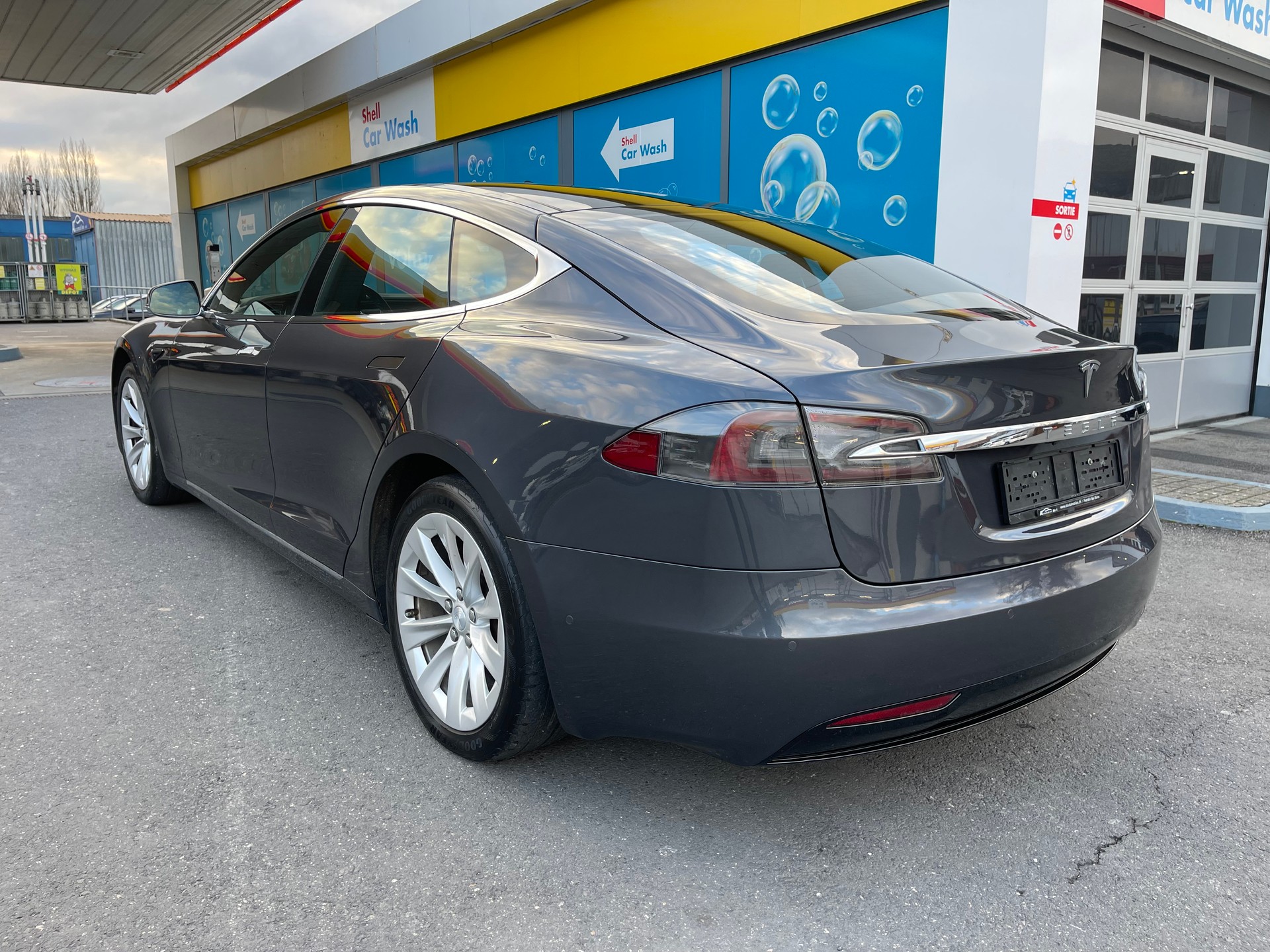 TESLA Model S 75 Base-image-5