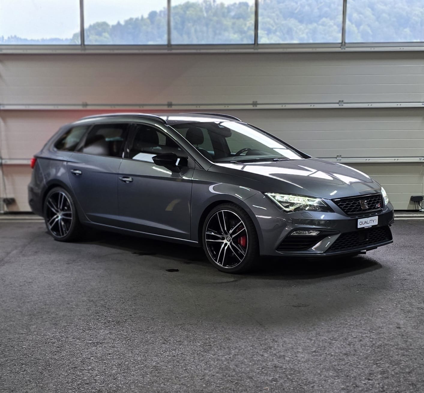 SEAT Leon ST 2.0 TSI Cupra 300 4 Drive DSG *CH-Fahrzeug*-image-6