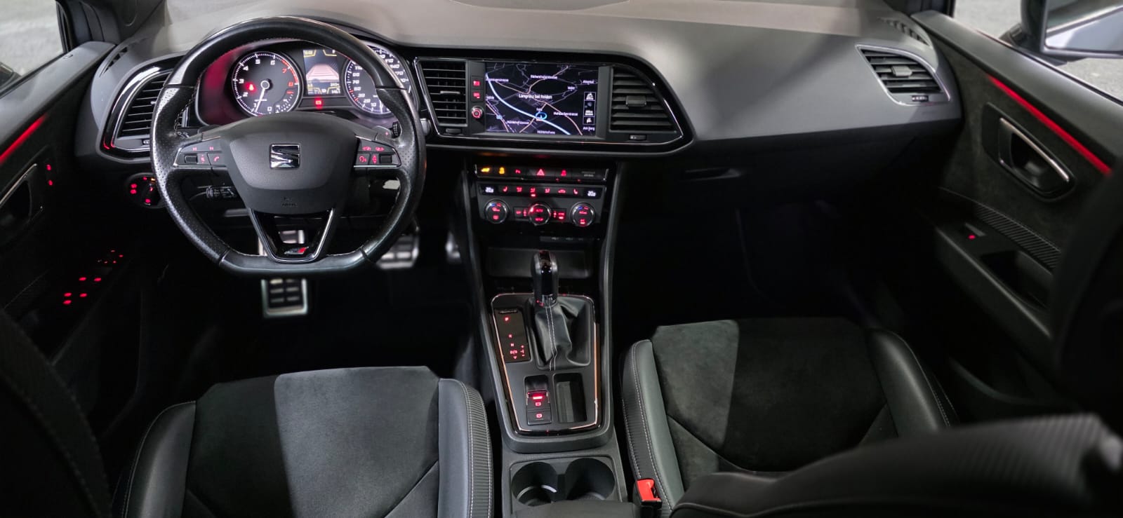 SEAT Leon ST 2.0 TSI Cupra 300 4 Drive DSG *CH-Fahrzeug*-image-10