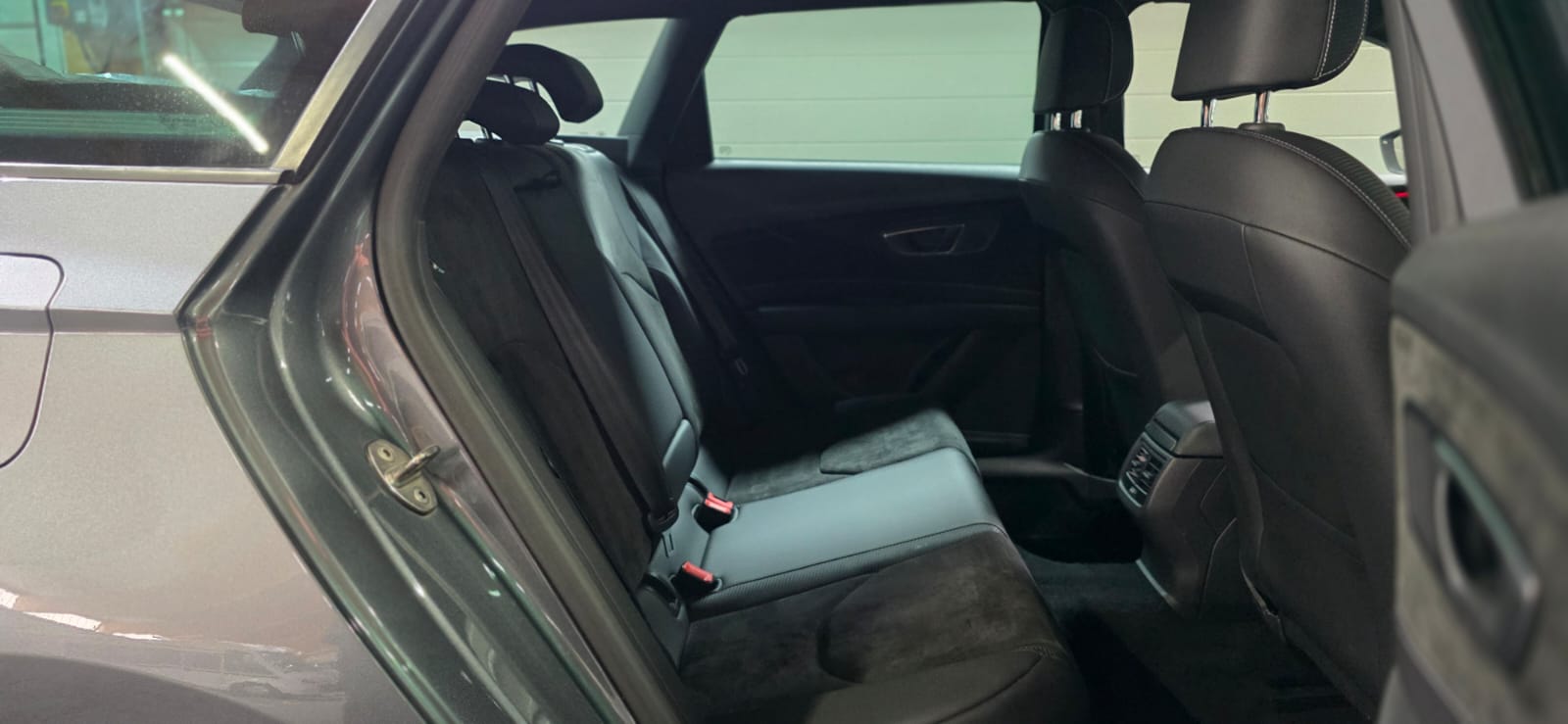 SEAT Leon ST 2.0 TSI Cupra 300 4 Drive DSG *CH-Fahrzeug*-image-25