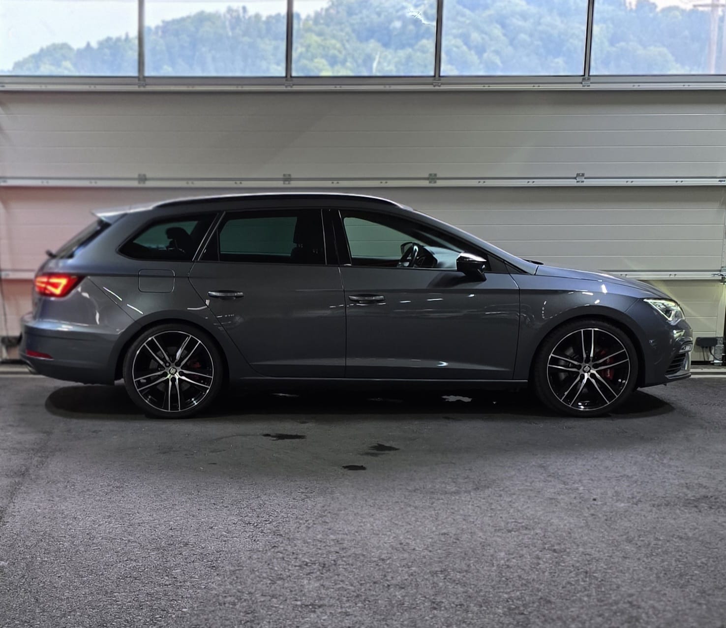 SEAT Leon ST 2.0 TSI Cupra 300 4 Drive DSG *CH-Fahrzeug*-image-5