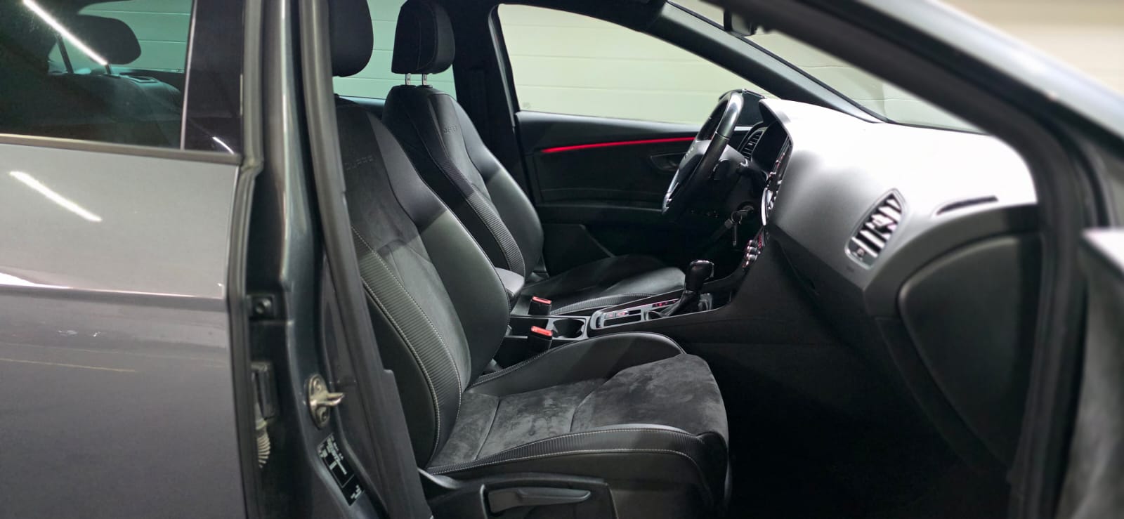 SEAT Leon ST 2.0 TSI Cupra 300 4 Drive DSG *CH-Fahrzeug*-image-23